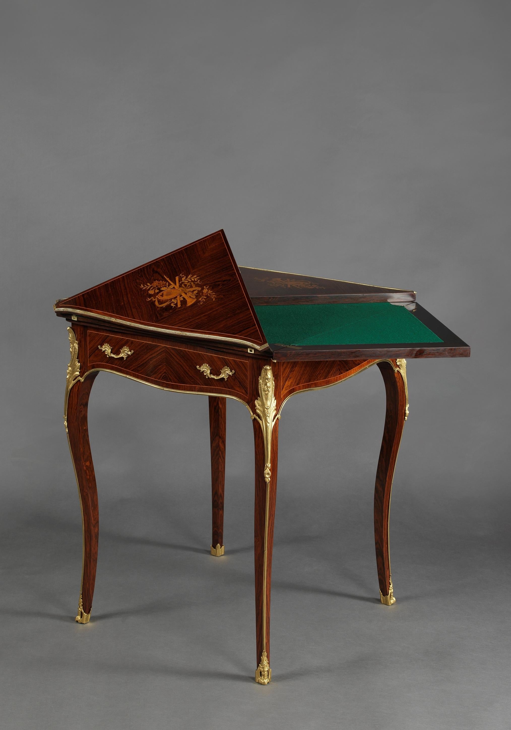 Français Table à cartes en marqueterie incrustée de style Louis XV, vers 1890 en vente