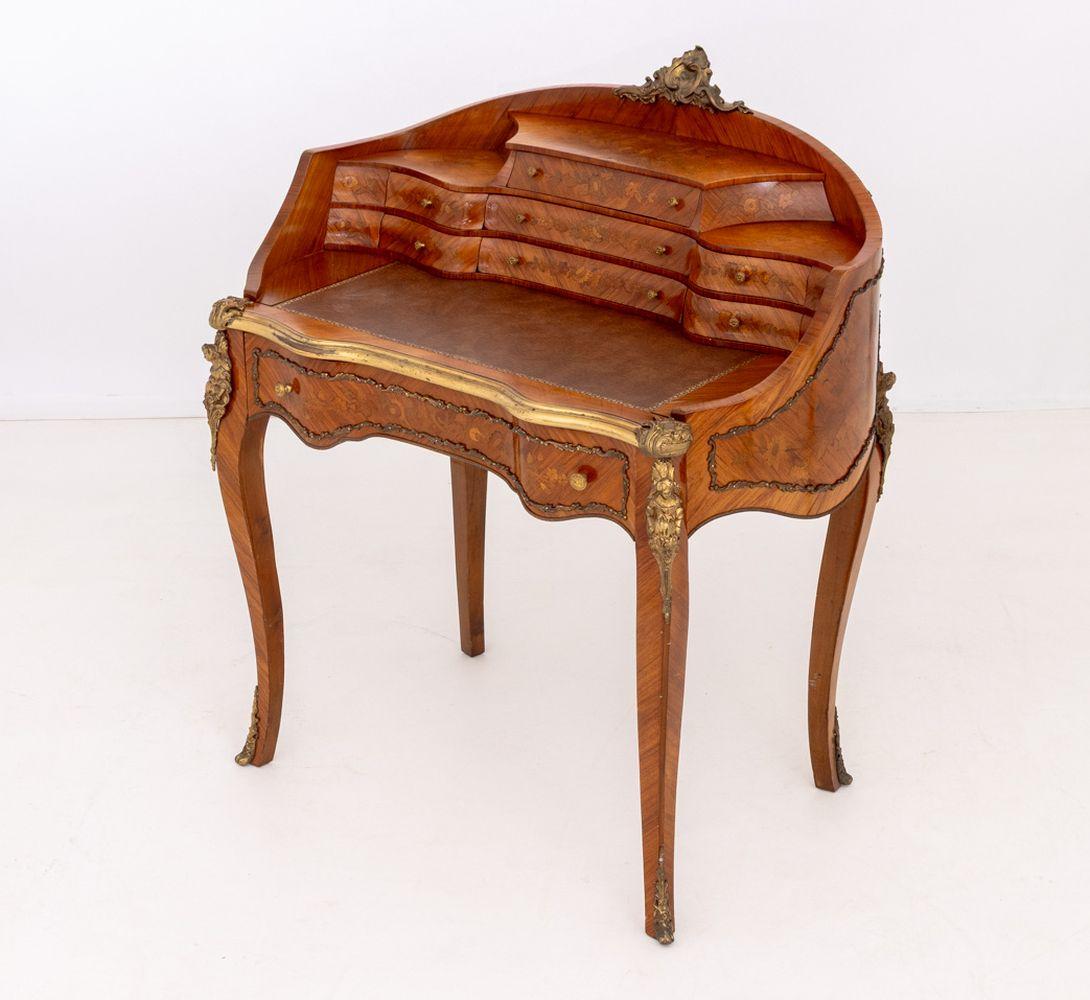 Escritorio de madera de rey con marquetería estilo Luis XV Metal en venta