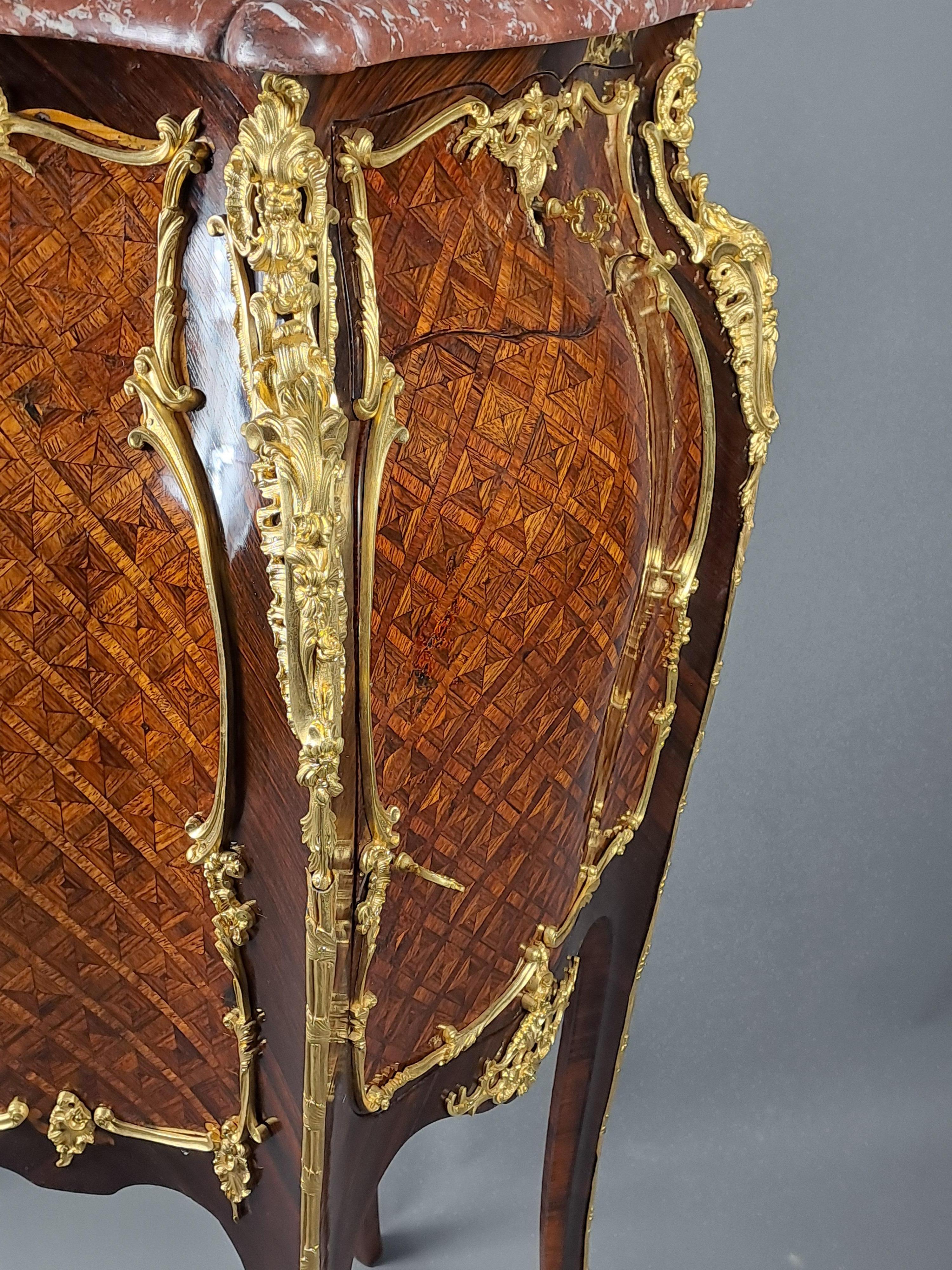 Meuble d'Appui in stile Luigi XV con intarsio e bronzo dorato in vendita 4
