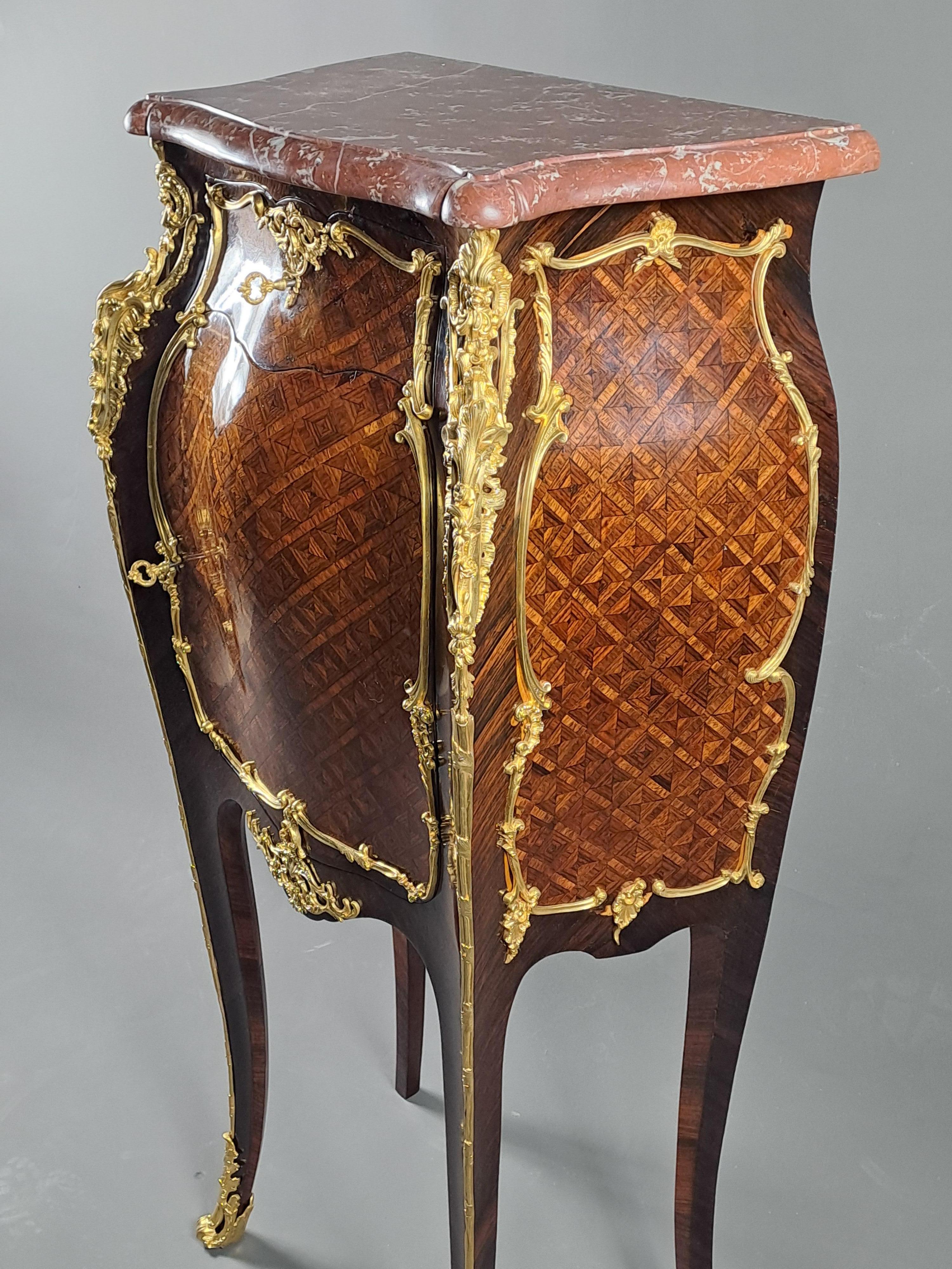 Meuble d'Appui in stile Luigi XV con intarsio e bronzo dorato In condizioni buone in vendita a BARSAC, FR