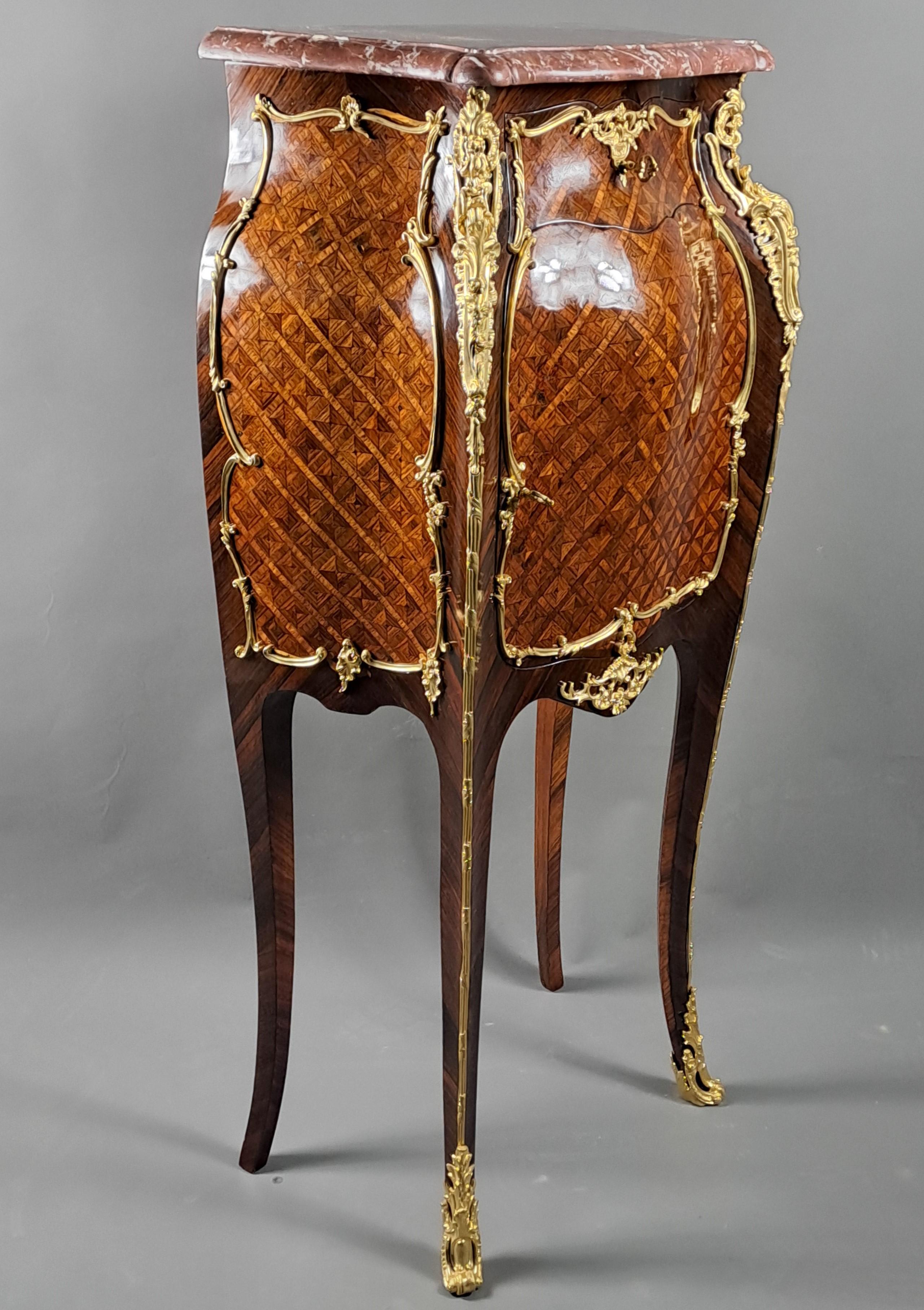 Meuble d'Appui in stile Luigi XV con intarsio e bronzo dorato in vendita 2