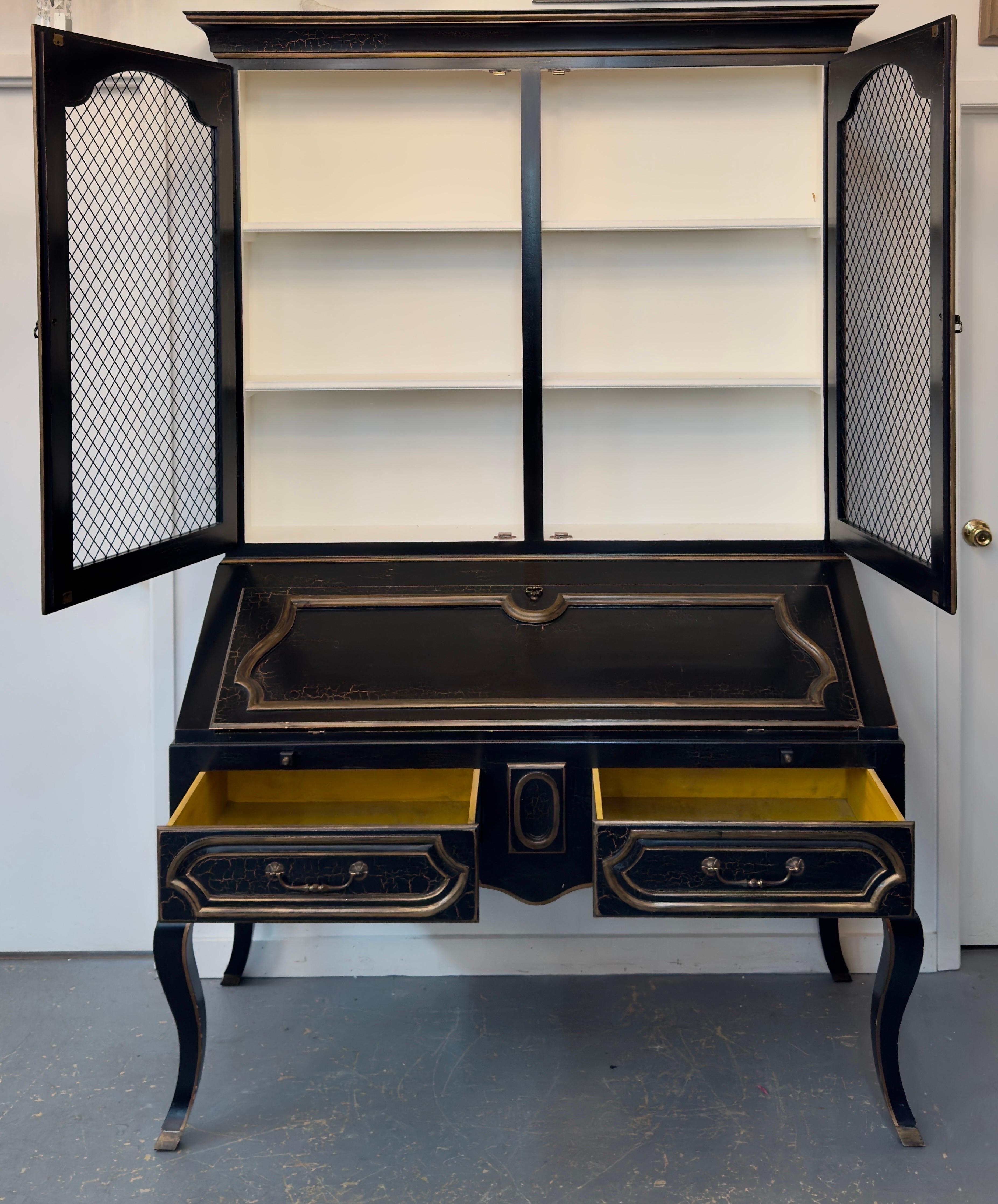 Minton Spidell, handbemalter schwarzer Sekretär-Schrank im Louis-XV-Stil mit klappbarer Front im Zustand „Gut“ im Angebot in Plainview, NY