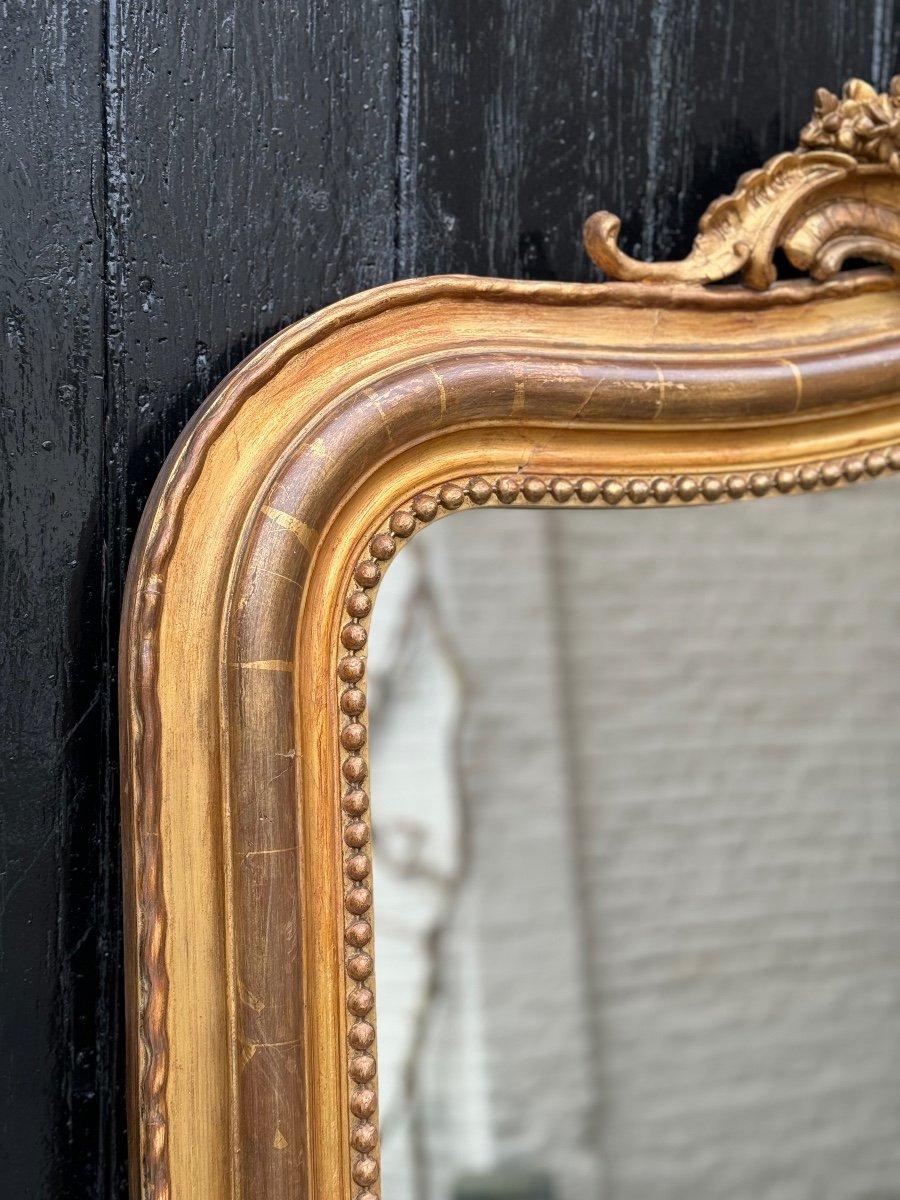 Spiegel im Stil Ludwigs XV. aus stuckiertem und vergoldetem Holz, CIRCA 1880 im Angebot 1
