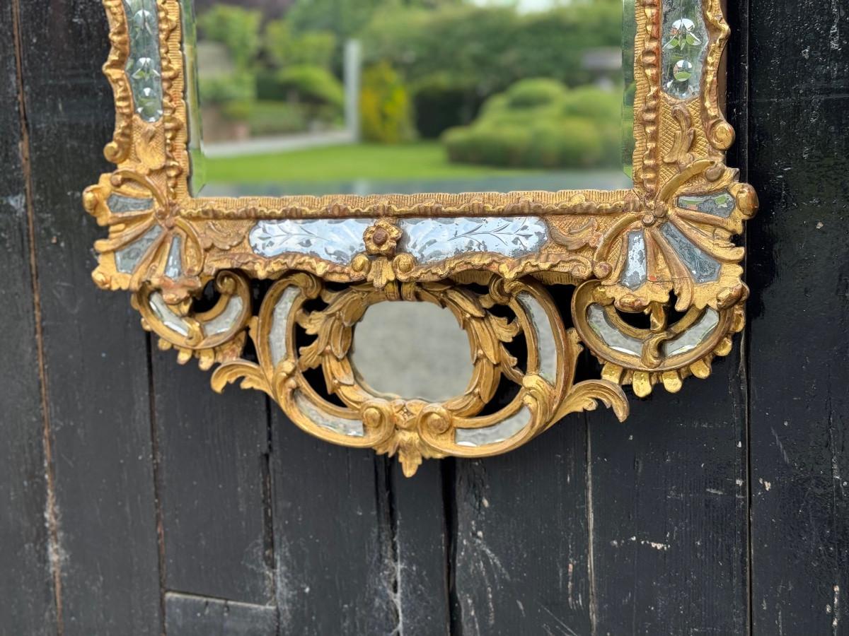 Louis XV style mirror with glazing beads in gilded wood, early 19th century For Sale 4