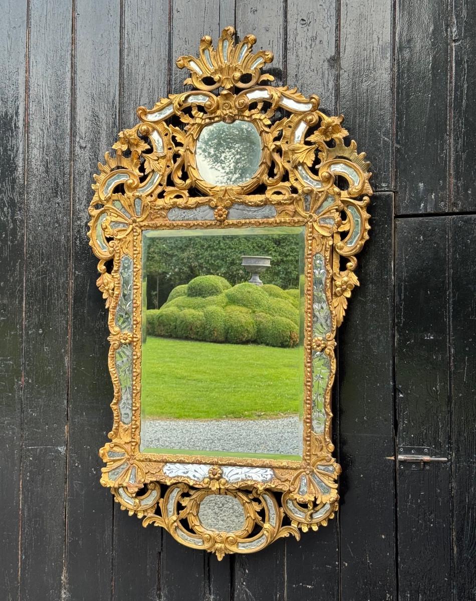 Louis XV style mirror with glazing beads in gilded wood, early 19th century For Sale 5