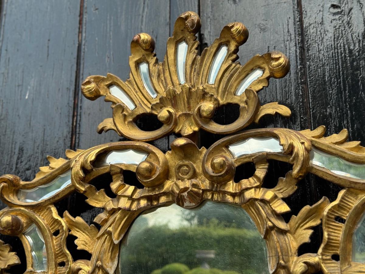 18th Century and Earlier Louis XV style mirror with glazing beads in gilded wood, early 19th century For Sale