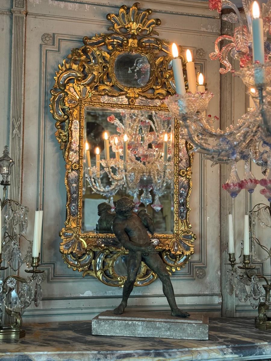 Louis XV style mirror with glazing beads in gilded wood, early 19th century For Sale 1