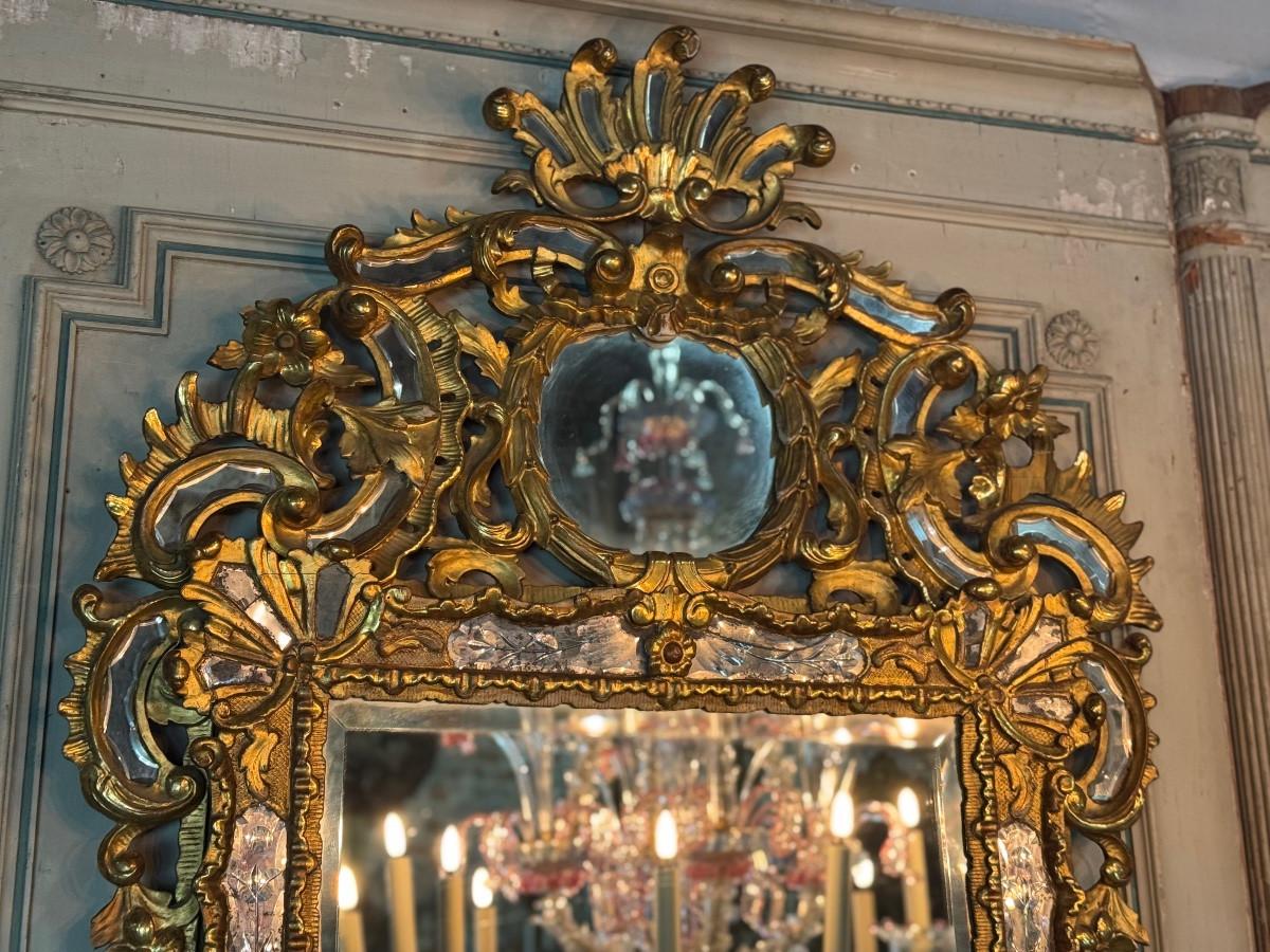 Louis XV style mirror with glazing beads in gilded wood, early 19th century For Sale 2