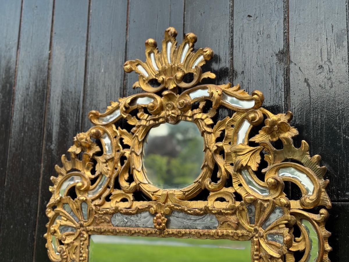 Louis XV style mirror with glazing beads in gilded wood, early 19th century For Sale 3