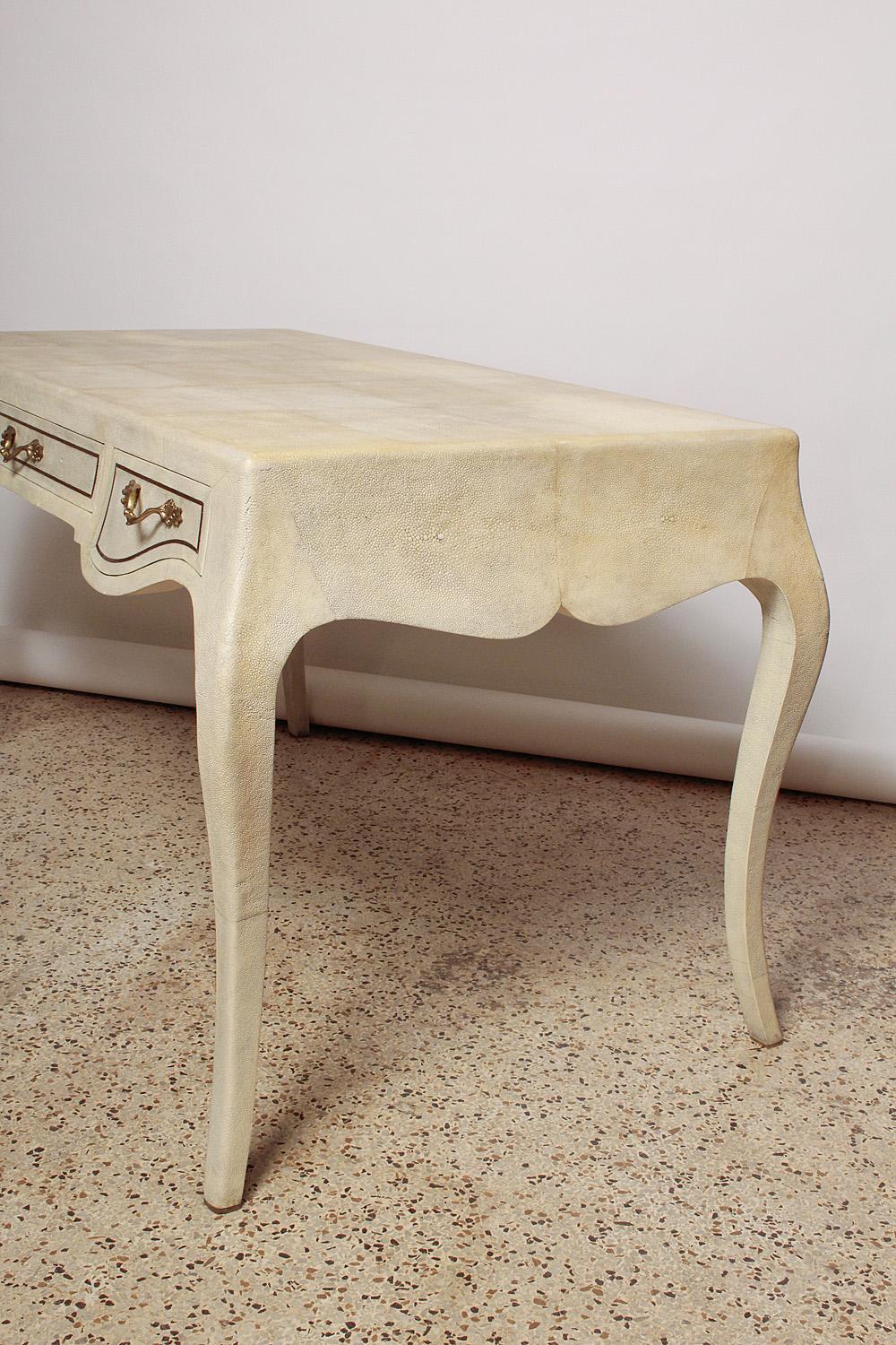Louis XV Style Natural Stingray Shagreen Desk by Maitland Smith In Good Condition In North Miami, FL
