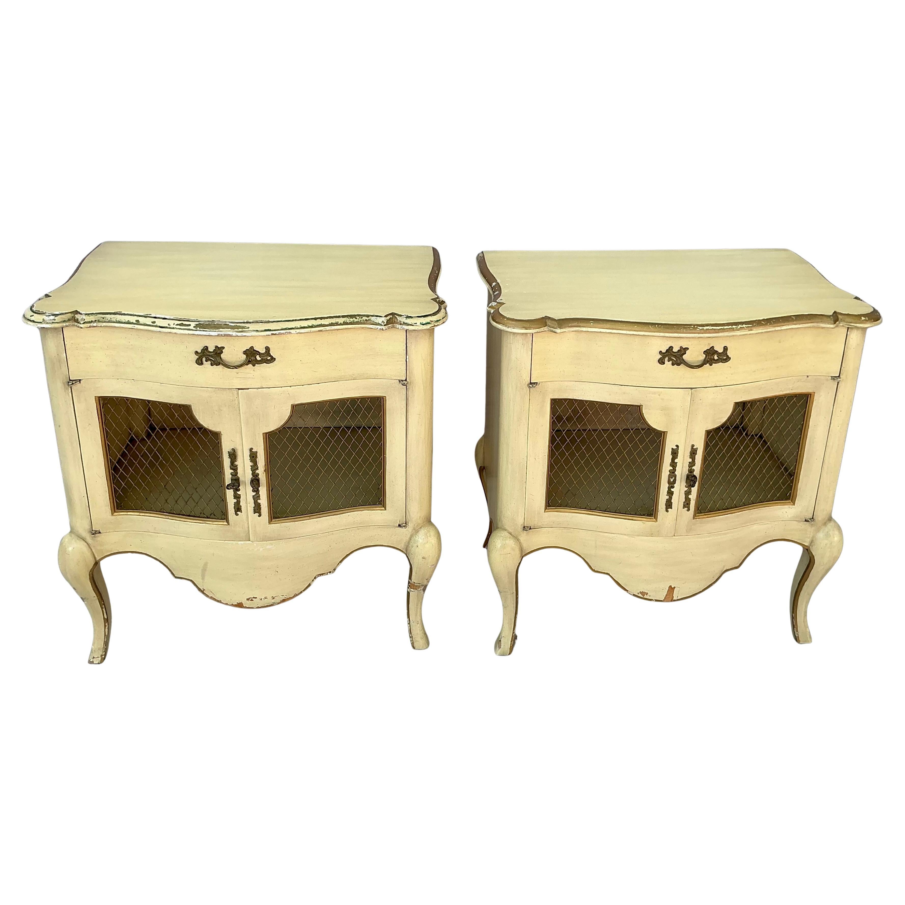 Paire de tables de nuit de style Louis XV par John Widdicomb en vente