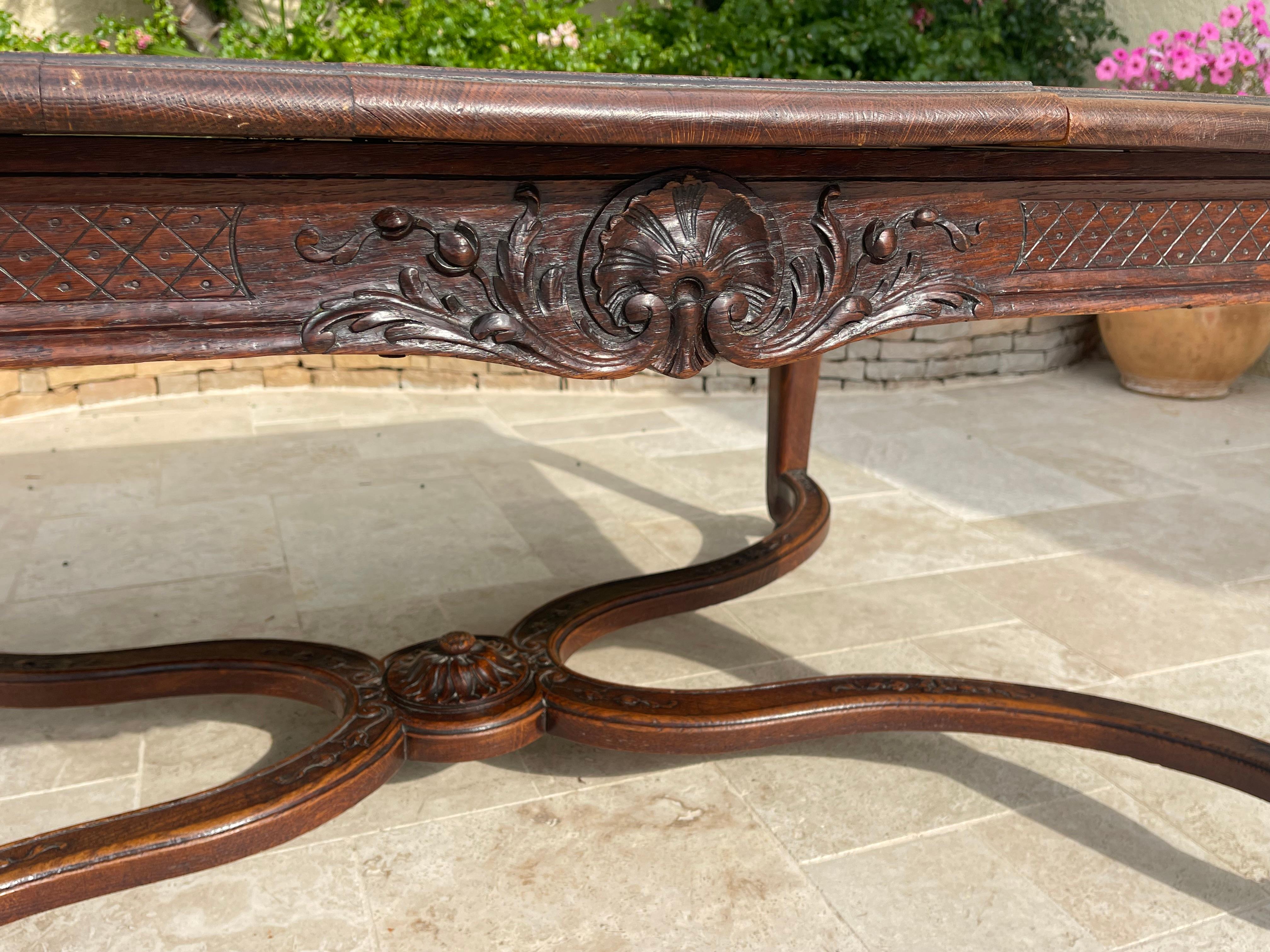 Mesa de Comedor de Roble Estilo Luis XV Francés en venta