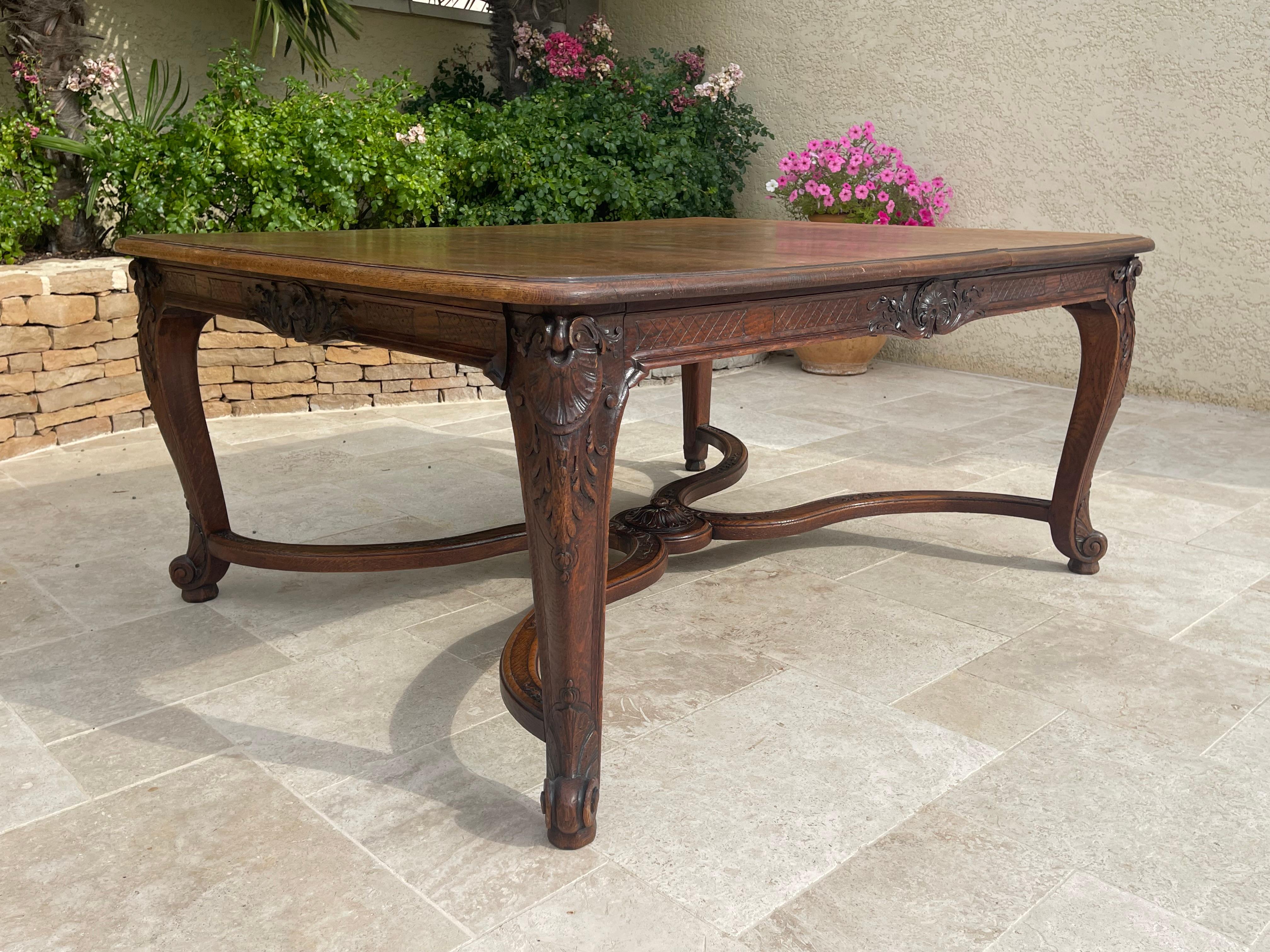 Mesa de Comedor de Roble Estilo Luis XV siglo XIX en venta