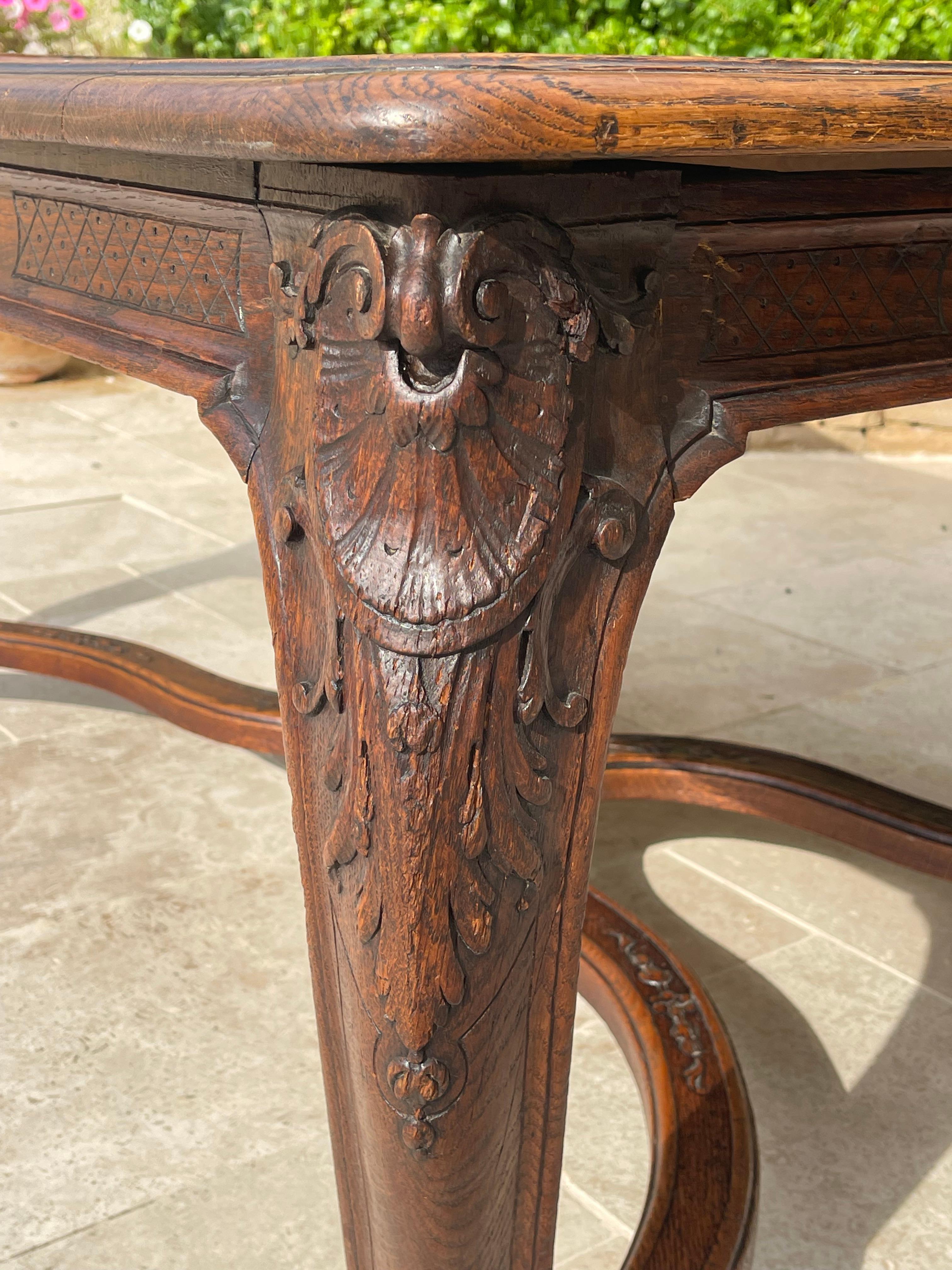 Mesa de Comedor de Roble Estilo Luis XV en venta 2