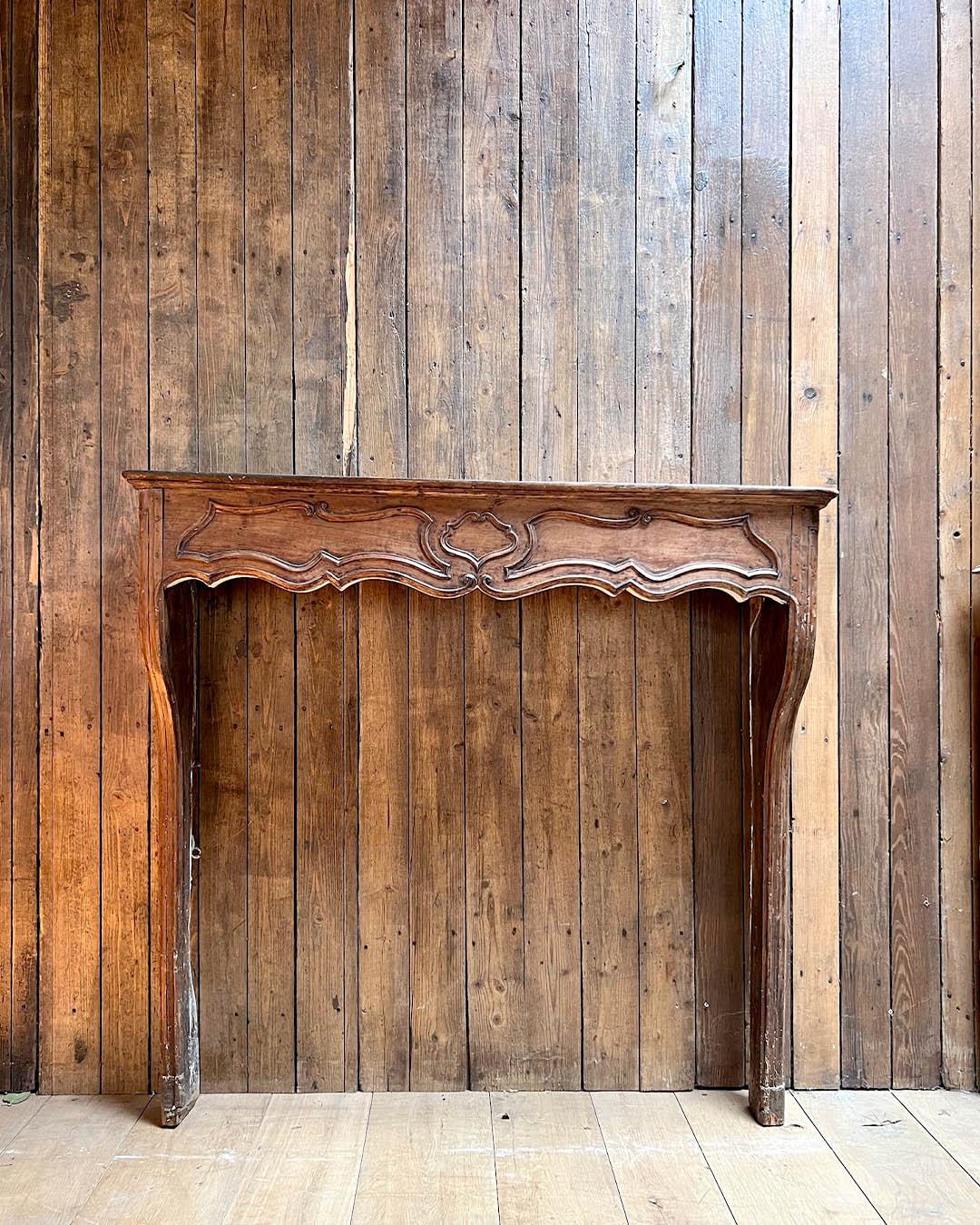 Mantello per caminetto in Oak in stile Luigi XV in vendita 2