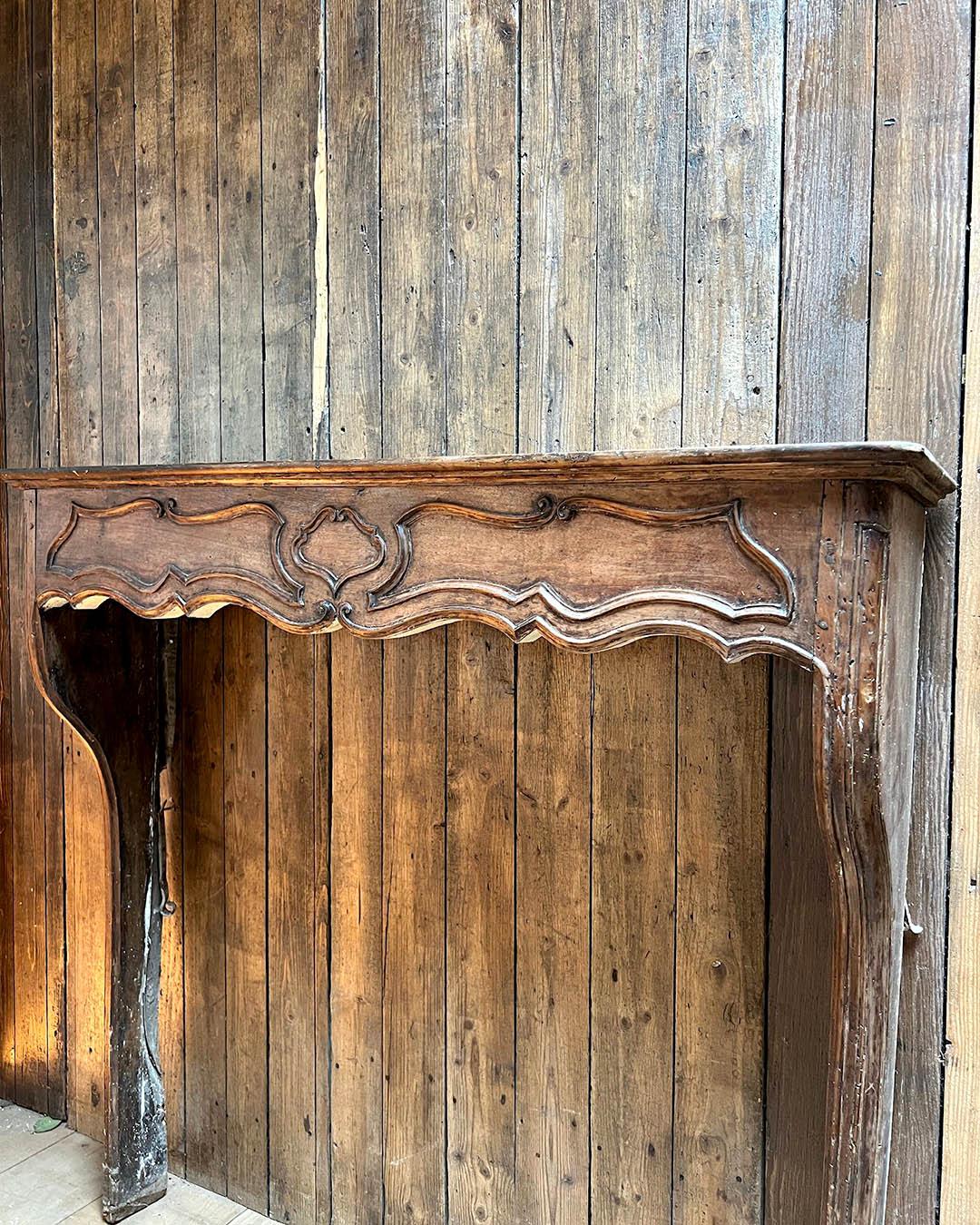Mantello per caminetto in Oak in stile Luigi XV in vendita 3