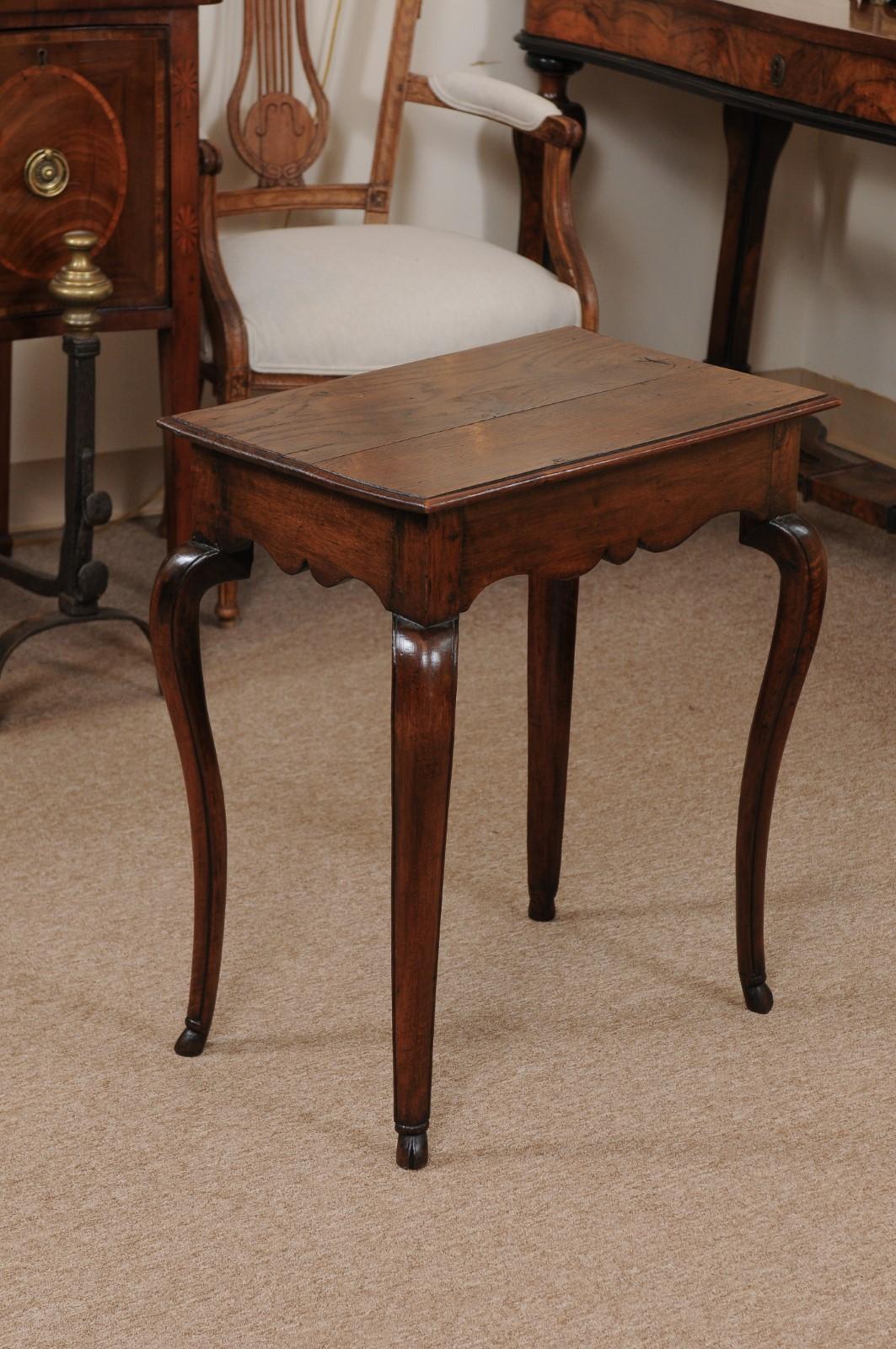 Louis XV Style Oak Side Table with Drawer & Cabriole Legs, France 19th Century For Sale 7