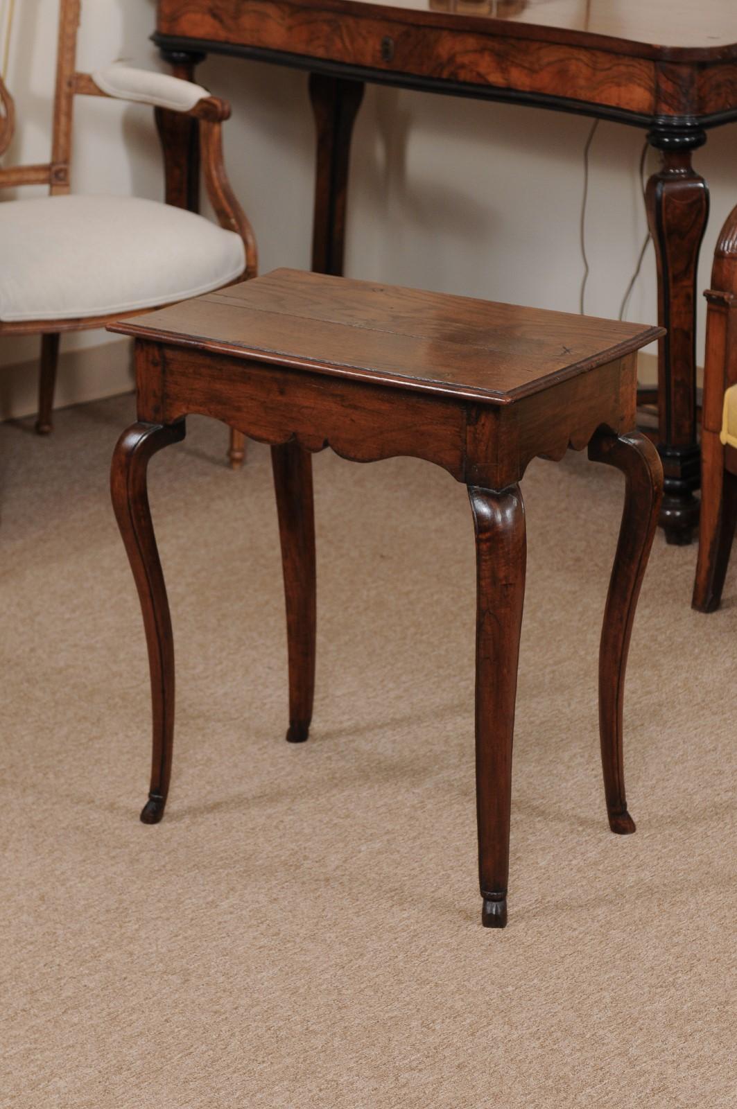 Louis XV Style Oak Side Table with Drawer & Cabriole Legs, France 19th Century For Sale 6