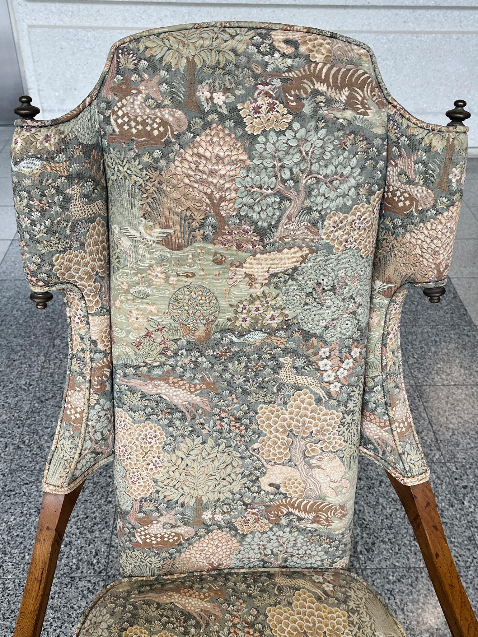 Sillón orejero de roble estilo Luis XV siglo XX en venta