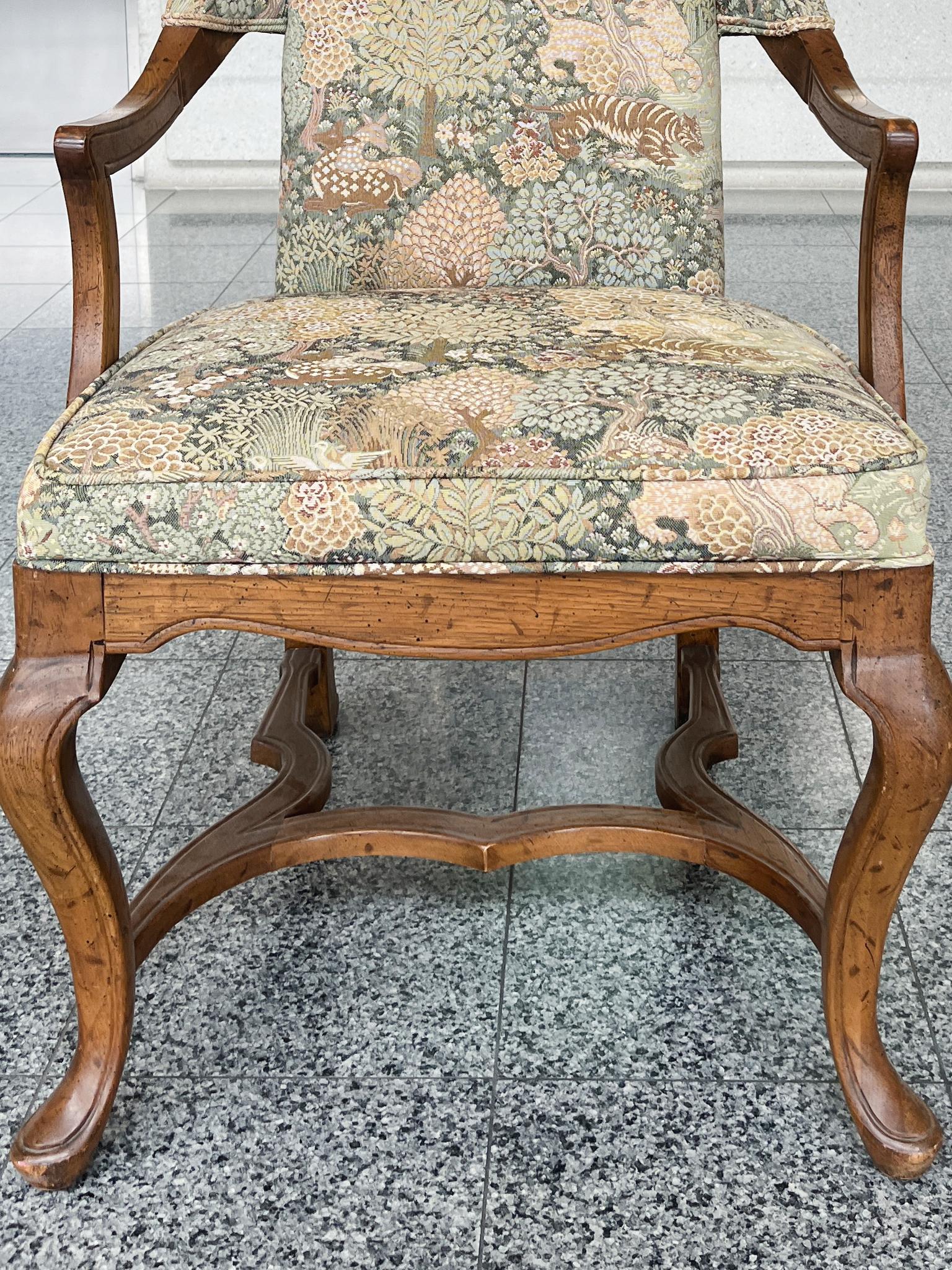 Sillón orejero de roble estilo Luis XV en venta 2