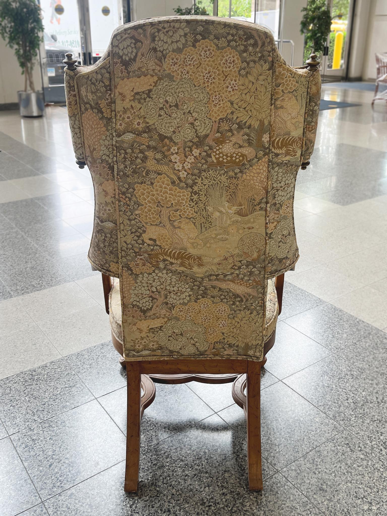 Sillón orejero de roble estilo Luis XV en venta 3