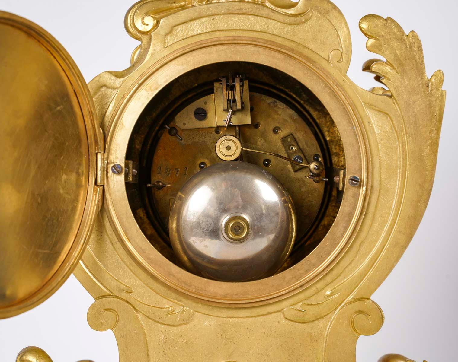 Ormolu-Kaminsims-Set im Louis-XV-Stil mit Kandelabern, 19. Jahrhundert. 1