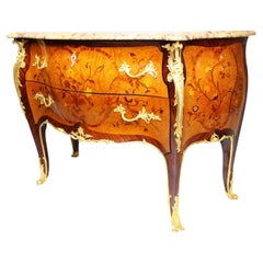 Commode à bombe de style Louis XV montée sur bronze doré A Linke