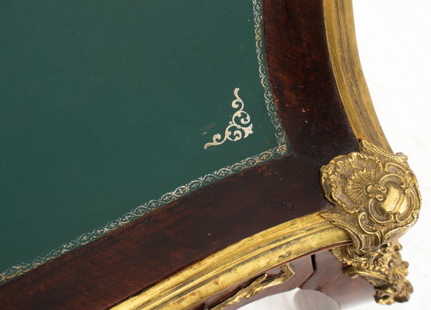 Escritorio de madera de rey montado en ormolu estilo Luis XV 3