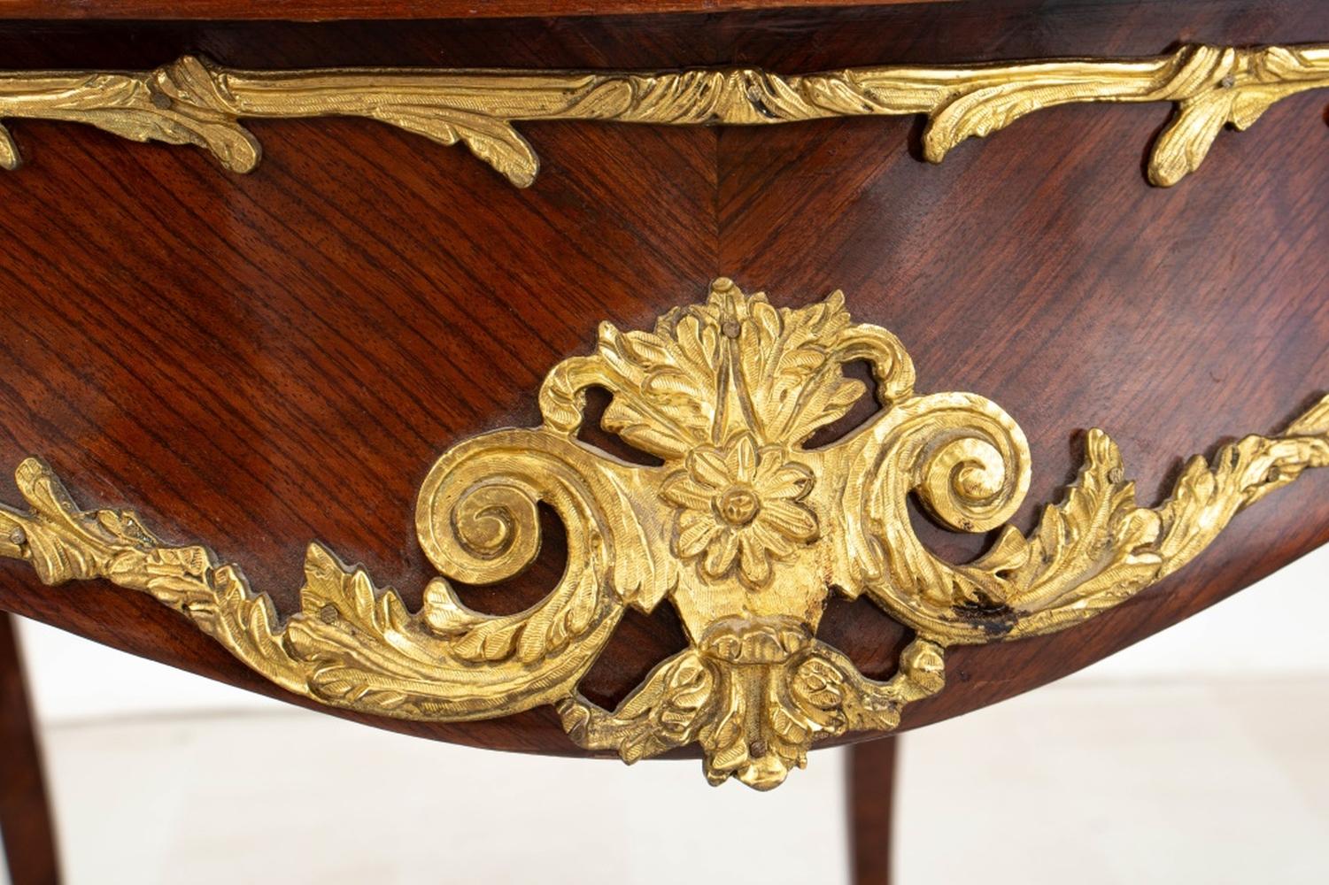Escritorio de madera de rey montado en ormolu estilo Luis XV 5