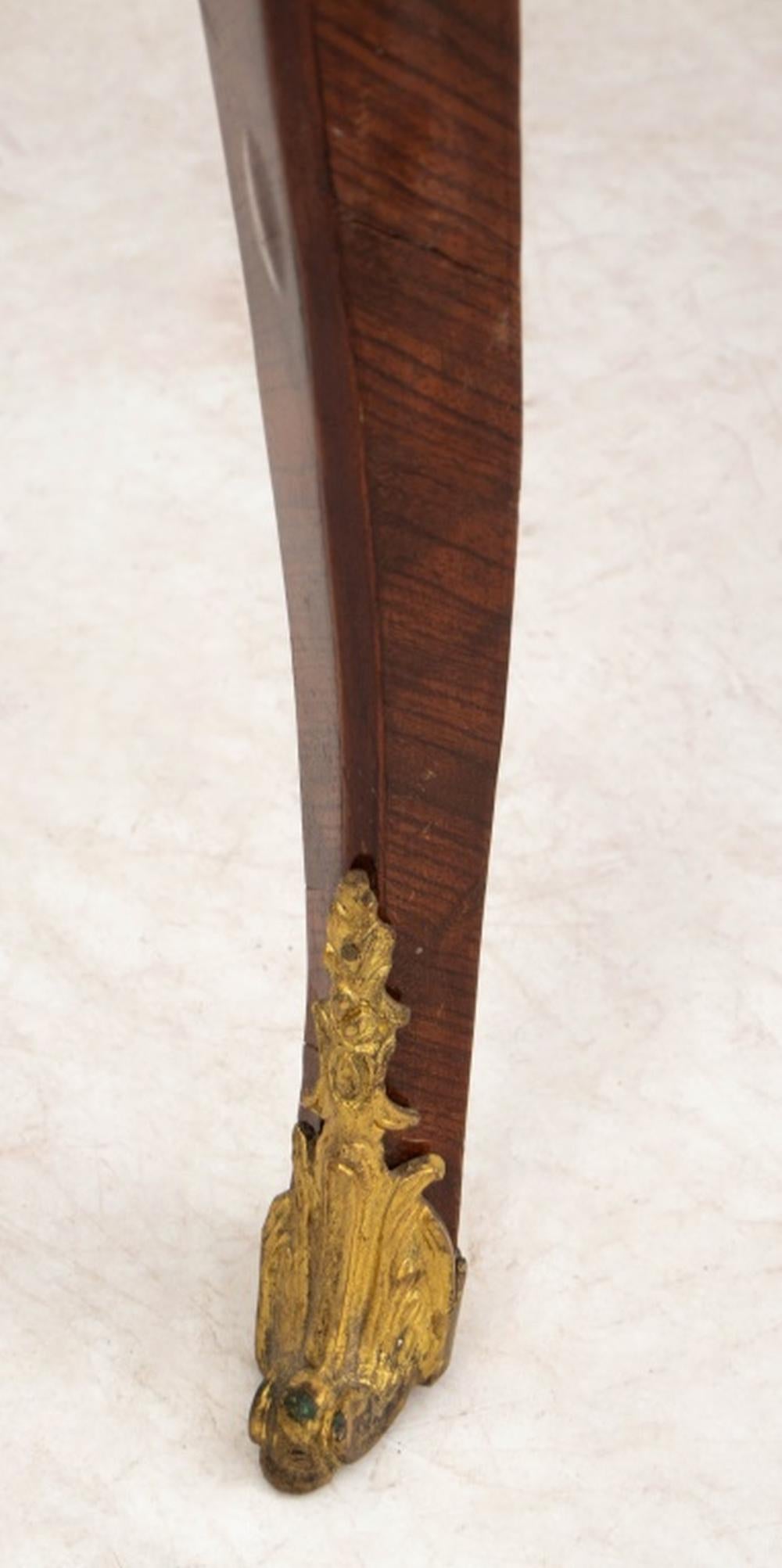 Escritorio de madera de rey montado en ormolu estilo Luis XV 1