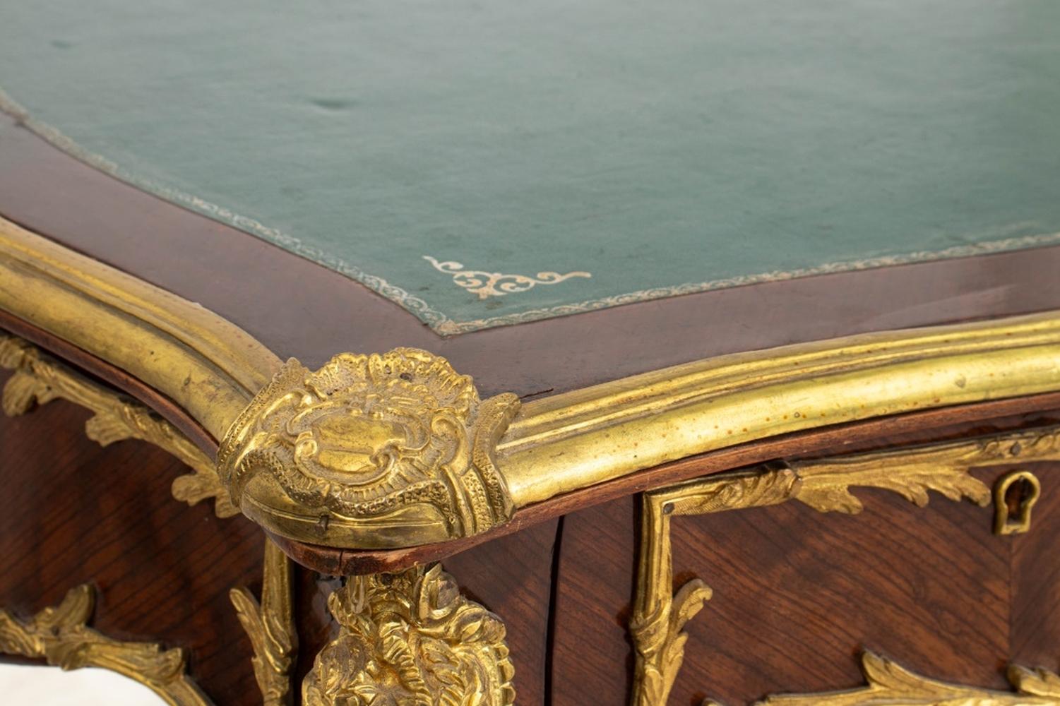 Escritorio de madera de rey montado en ormolu estilo Luis XV 2