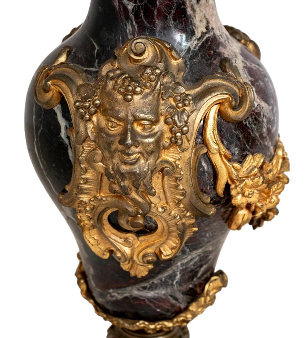 Candélabre de style Louis XV monté en marbre, 2 Bon état - En vente à Astoria, NY