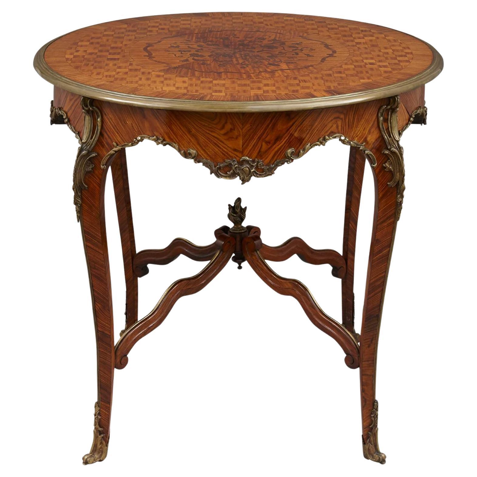 Table centrale circulaire de style Louis XV en parqueterie montée en bronze doré