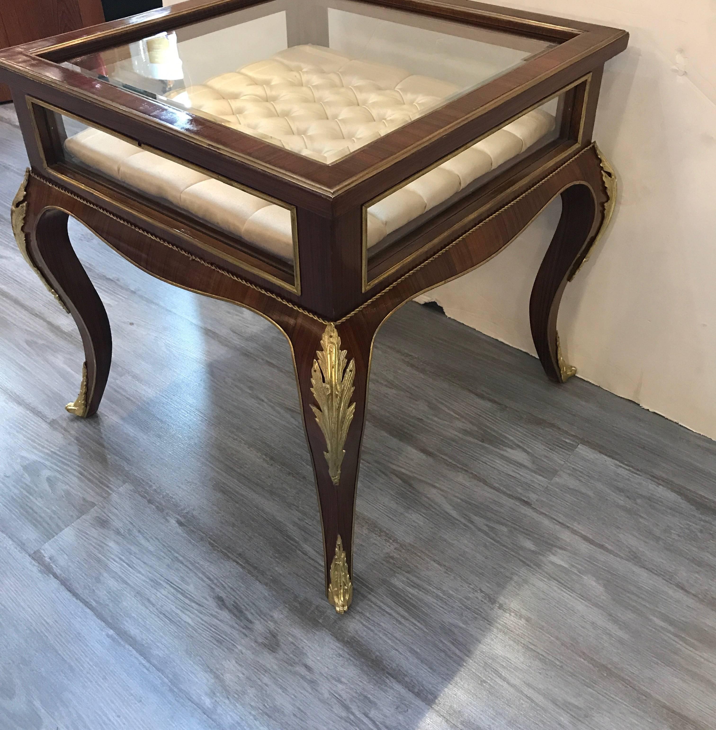 European Louis XV Style Ormolu-Mounted Bijouterie Vitrine Table For Sale