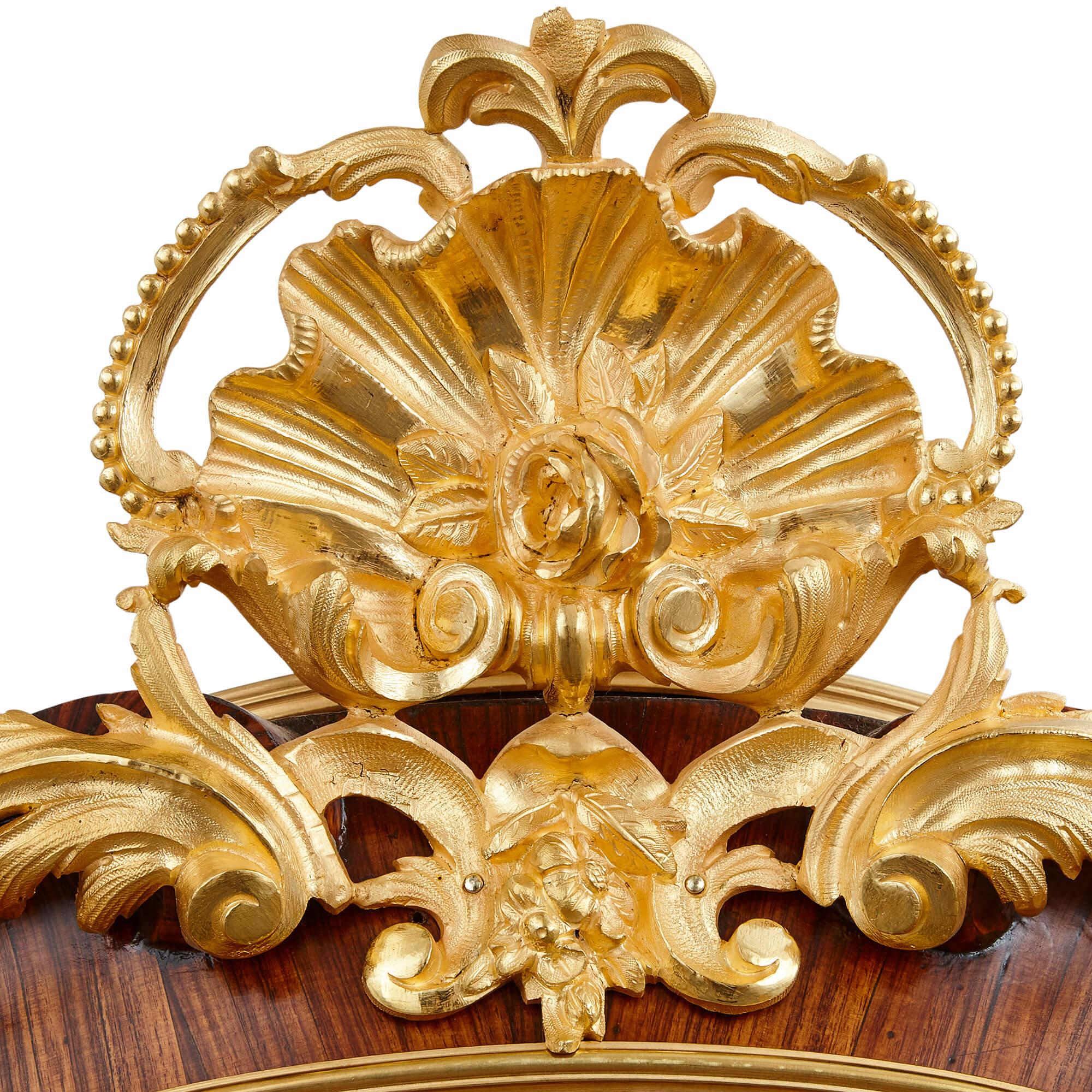Verre Vitrine de style Louis XV montée en bronze doré Vernis Martin et parqueterie en vente