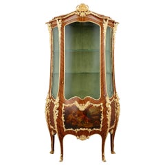 Vitrina in stile Louis XV con montatura in Ormolu, Vernis Martin e parquet