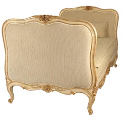 Louis XV Stil Gemaltes und vergoldetes Bett / Liege