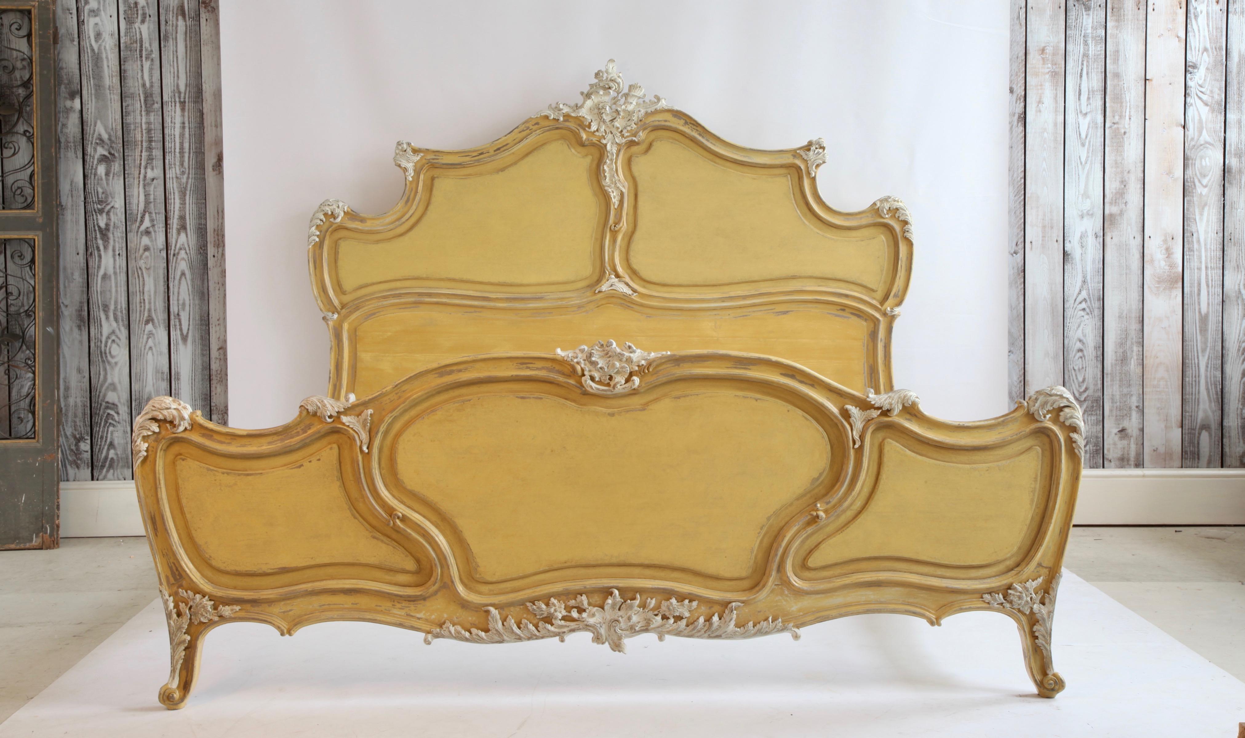 Gemaltes Bett im Stil Louis XV im Angebot 5