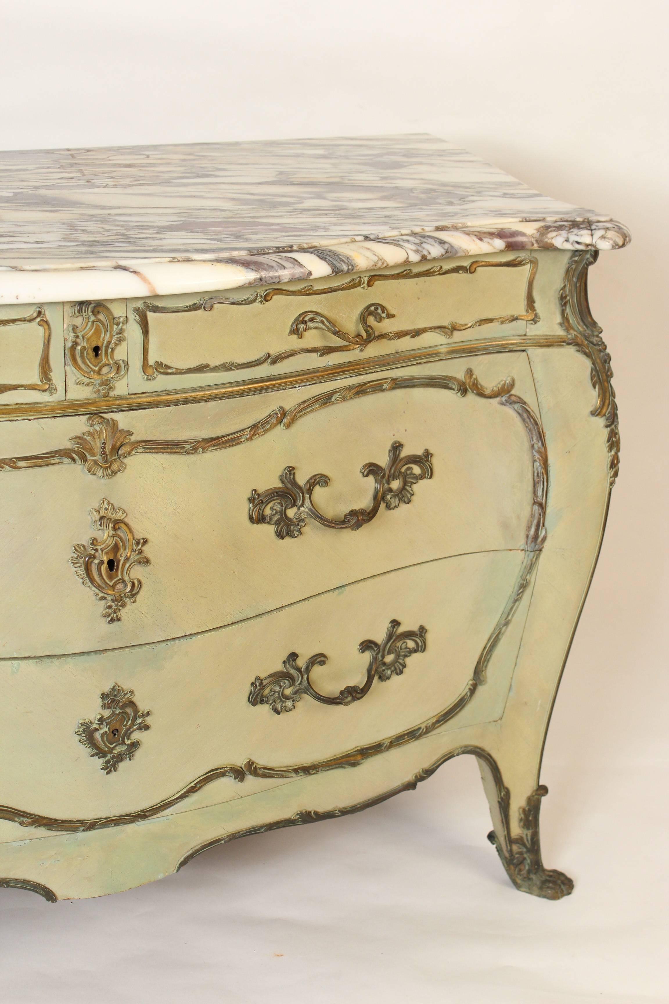 Louis XV Style Painted Bombe Chest of Drawers In Good Condition In Laguna Beach, CA