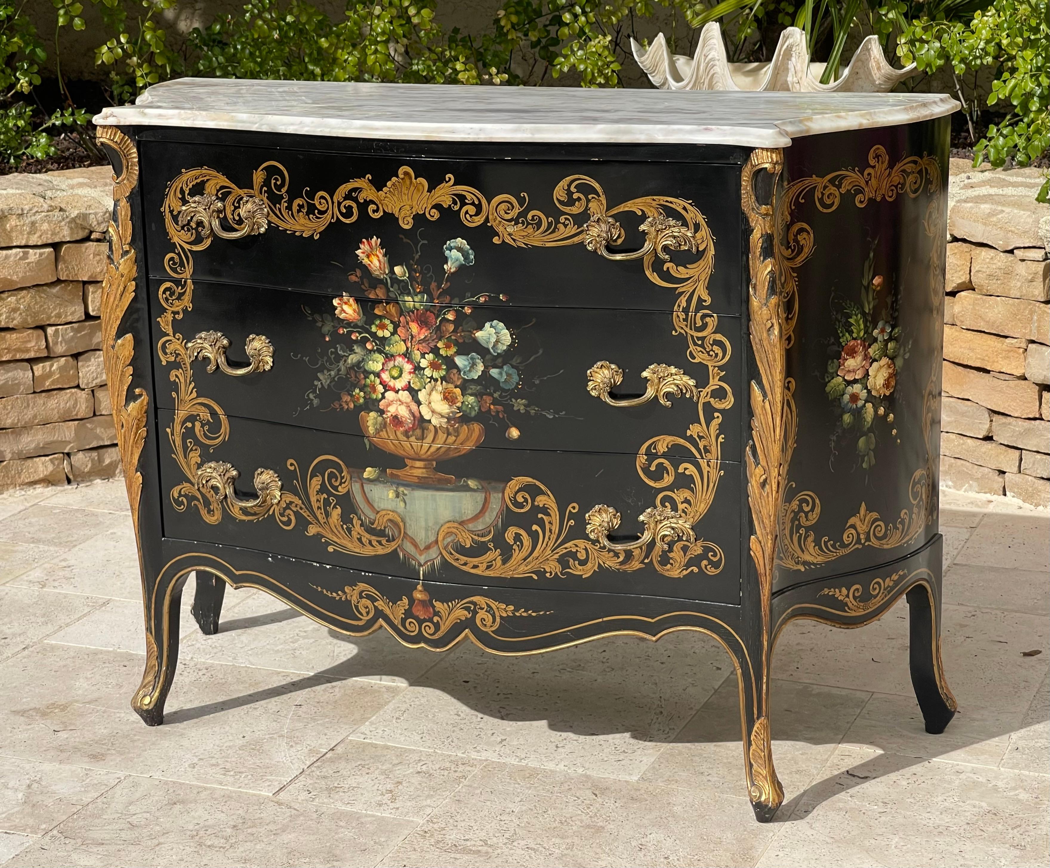 Louis XV Style Painted Chest Of Drawers en vente 7