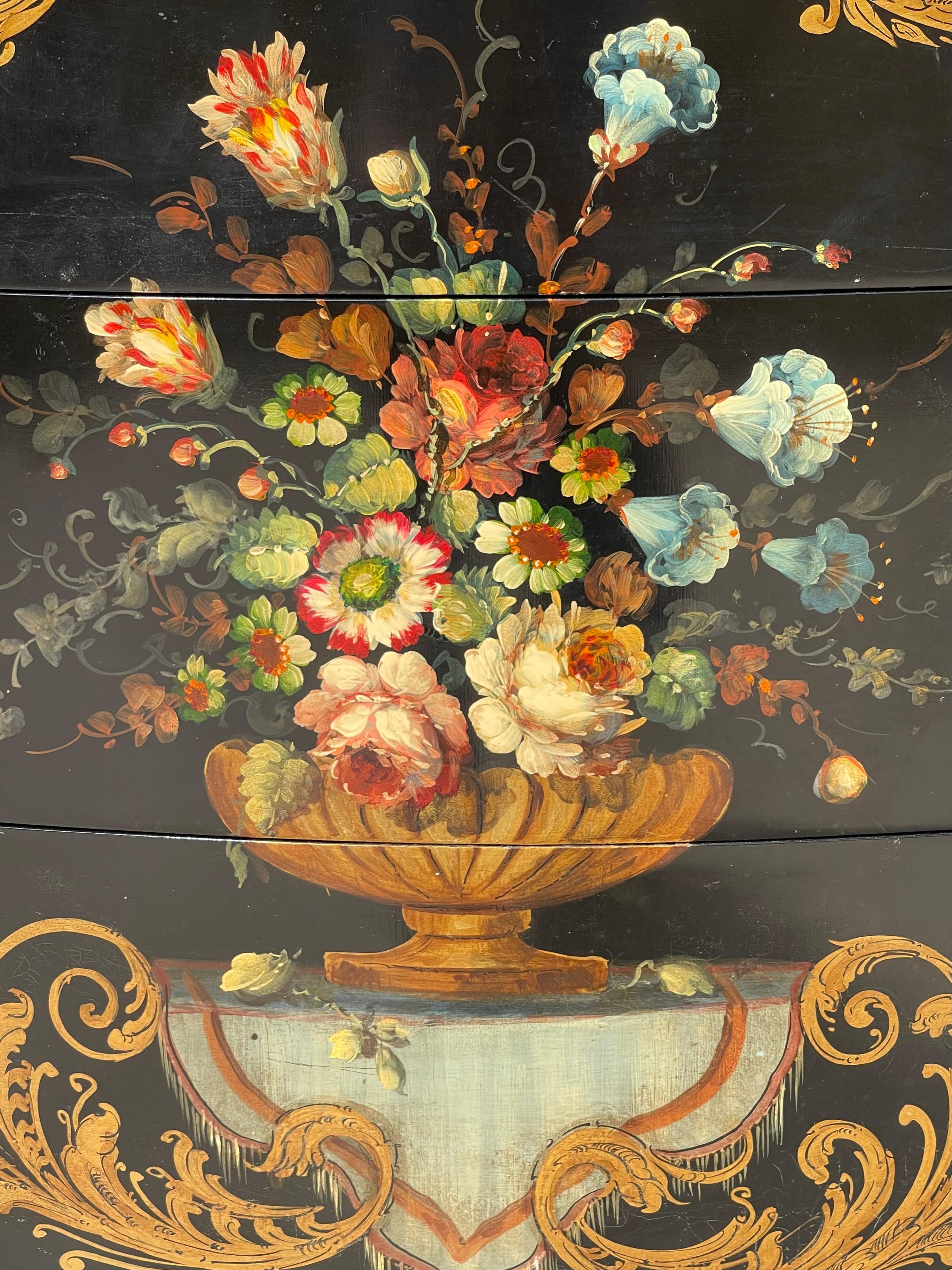 Français Louis XV Style Painted Chest Of Drawers en vente