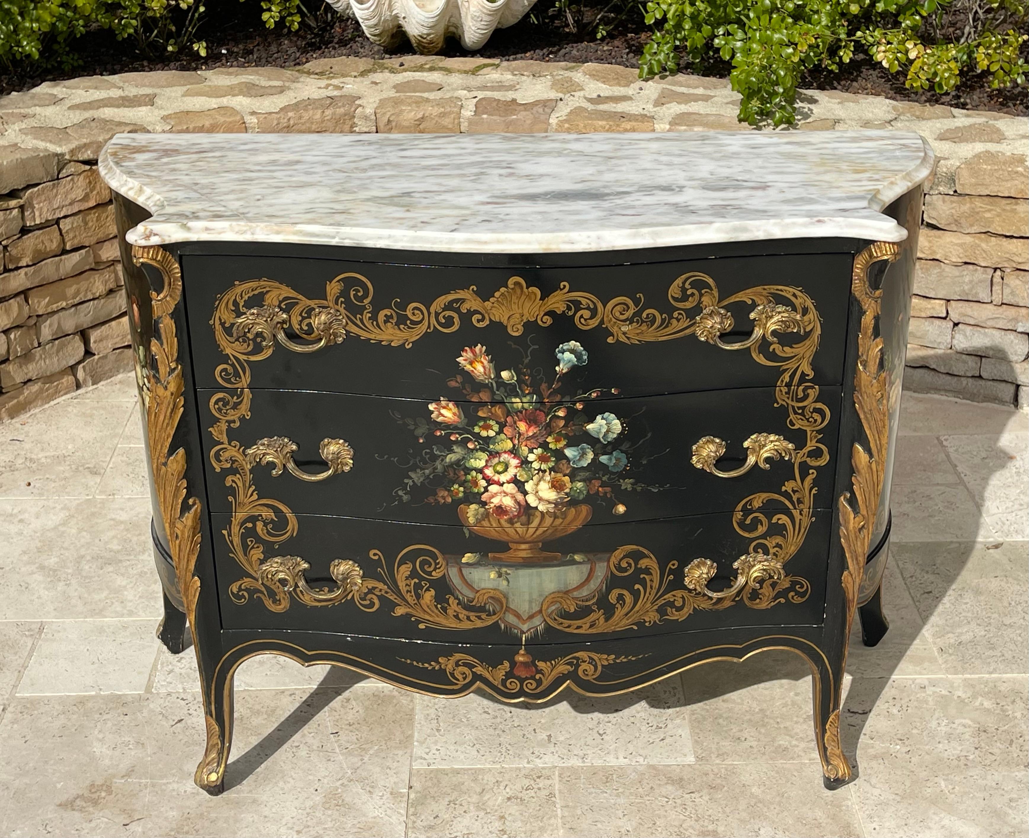 Louis XV Style Painted Chest Of Drawers en vente 1