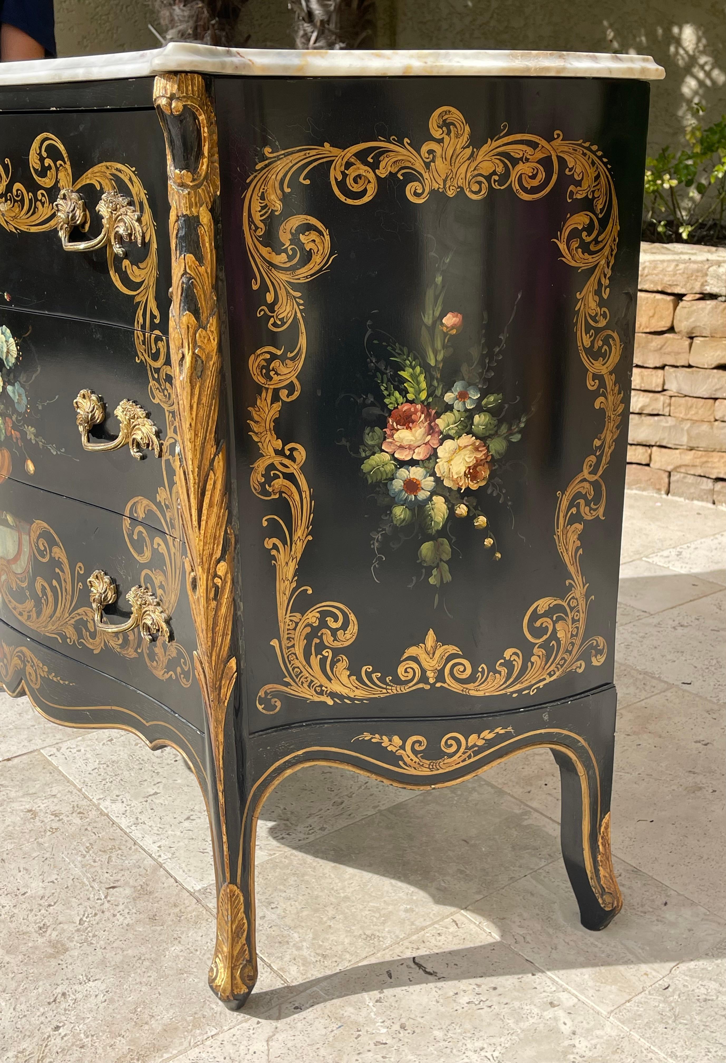 Louis XV Style Painted Chest Of Drawers en vente 2
