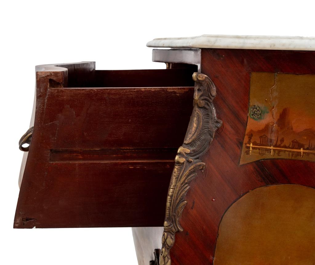 Commode in stile Luigi XV in legno di Re dipinto in vendita 2