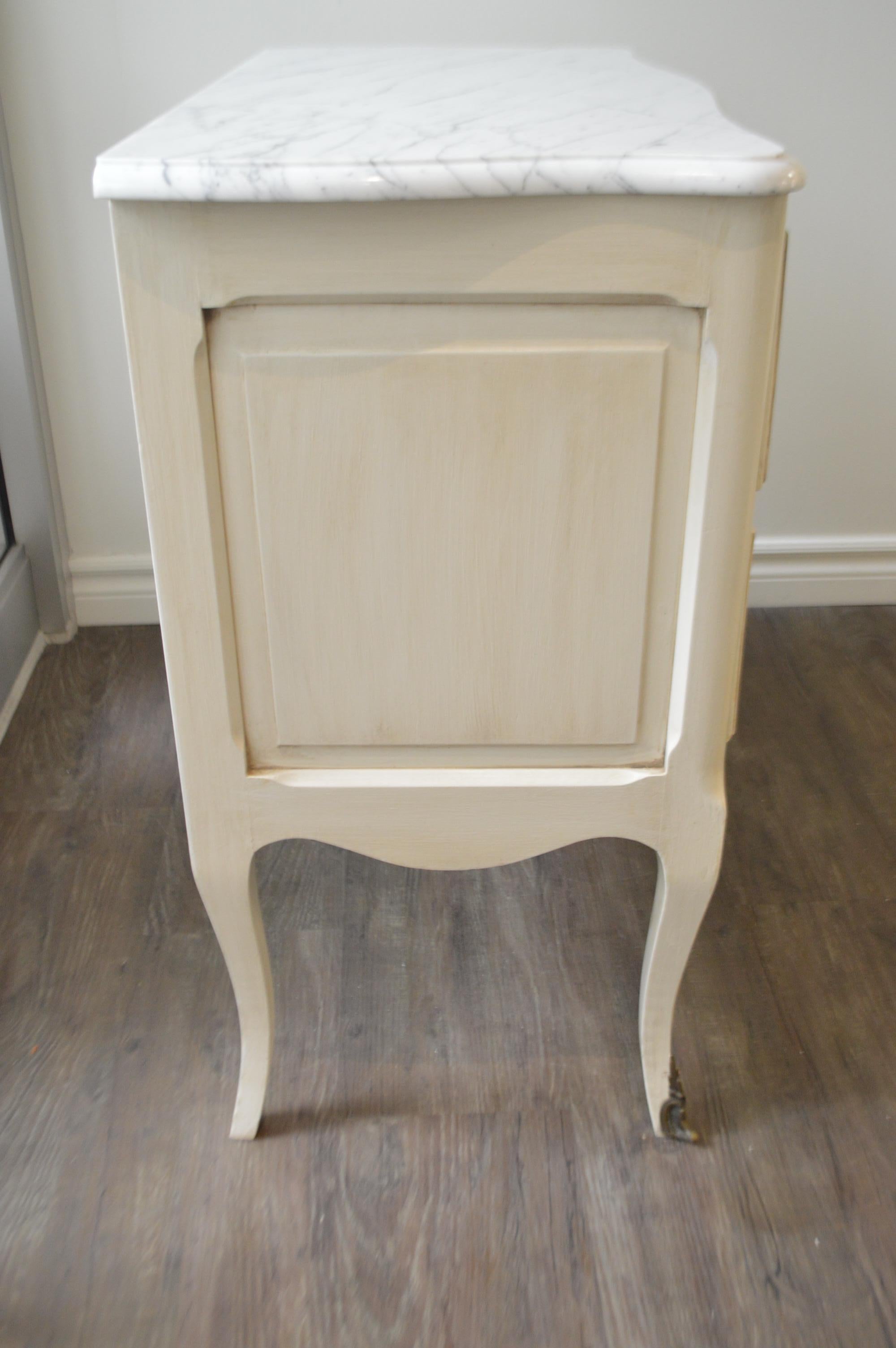 Louis XV Style Painted Petite Commode with Carrara Marble Top In Good Condition For Sale In Oakville, ON