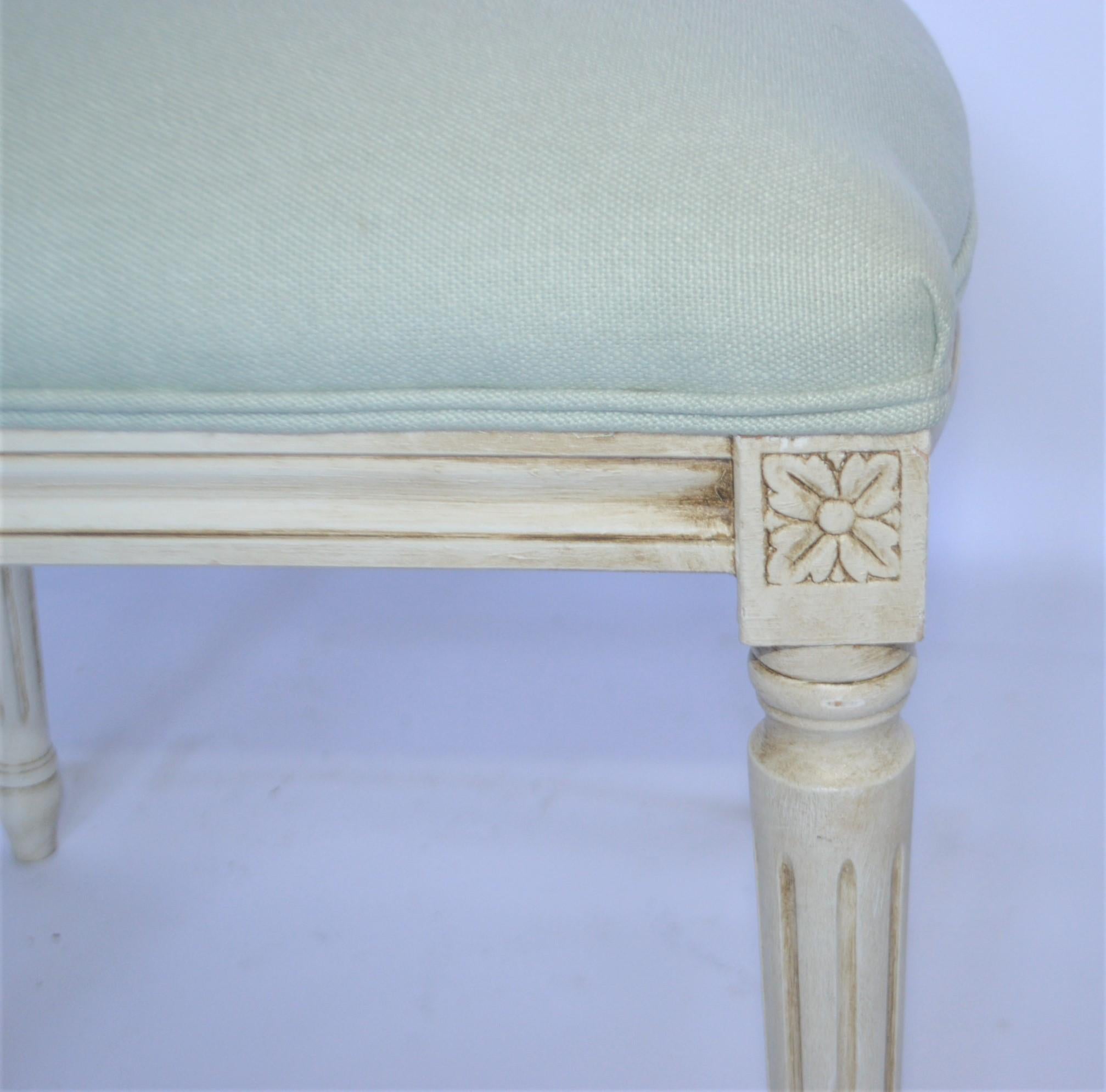 italien Chaise de salle à manger de style Louis XVI à dossier carré peint pour commande personnalisée en vente