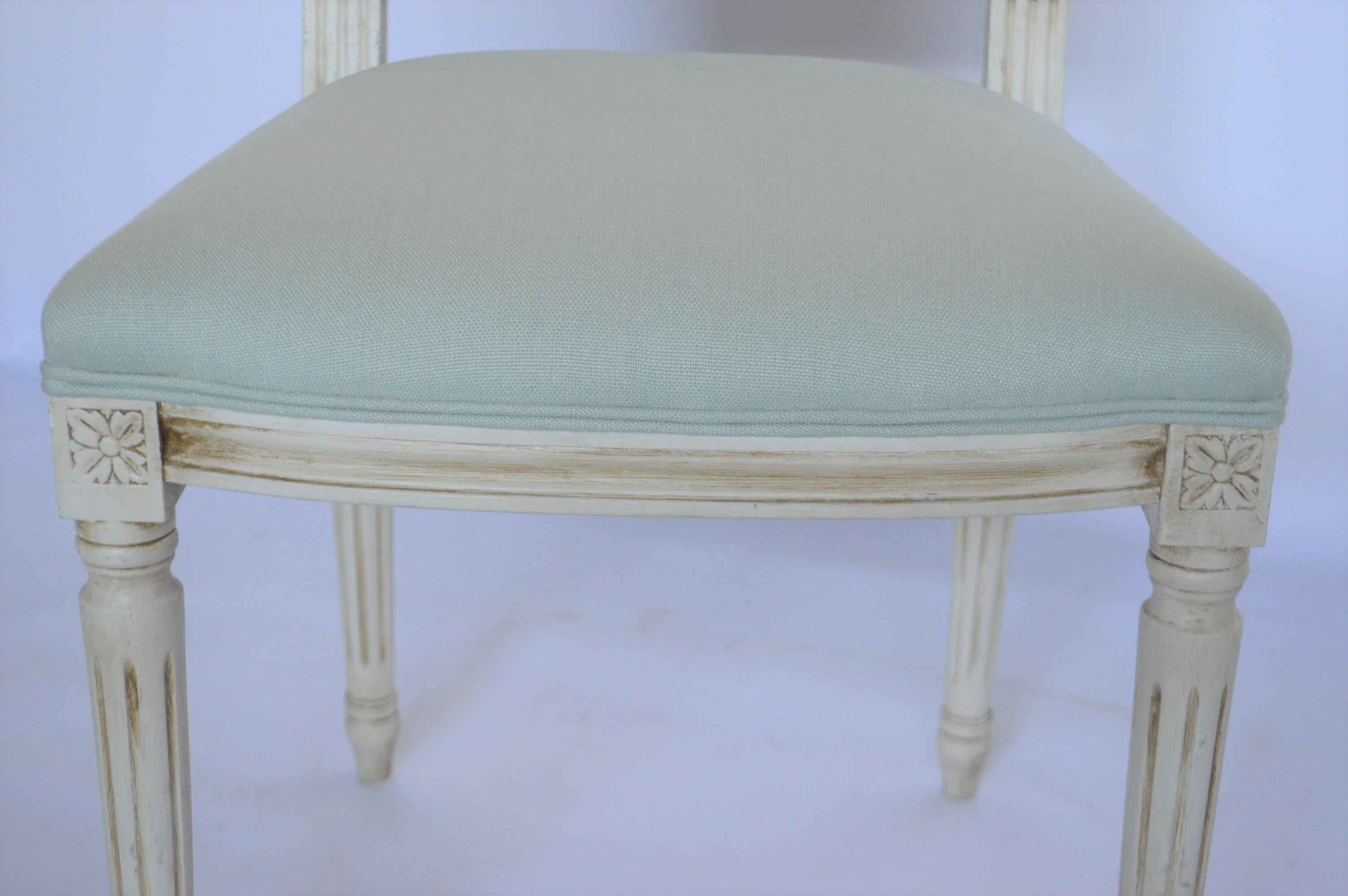Peint Chaise de salle à manger de style Louis XVI à dossier carré peint pour commande personnalisée en vente