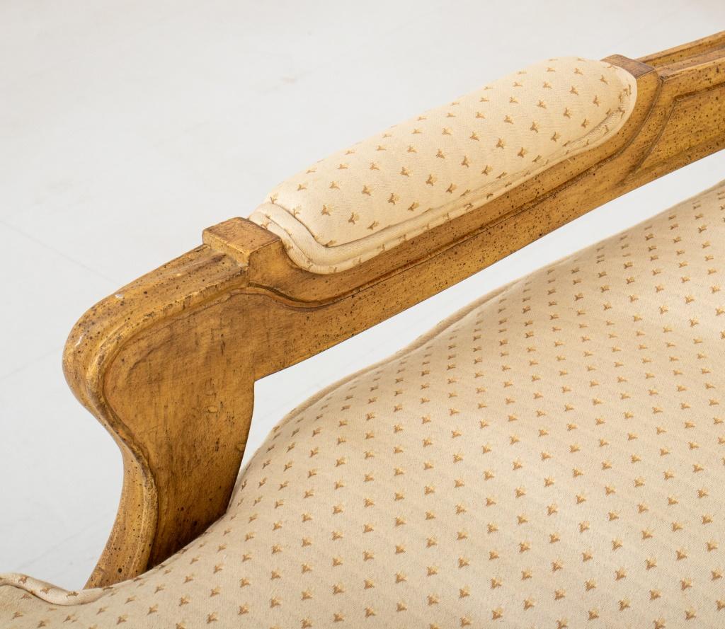 Louis XV Stil bemaltes Holz Fauteuils, Paar im Zustand „Gut“ im Angebot in New York, NY