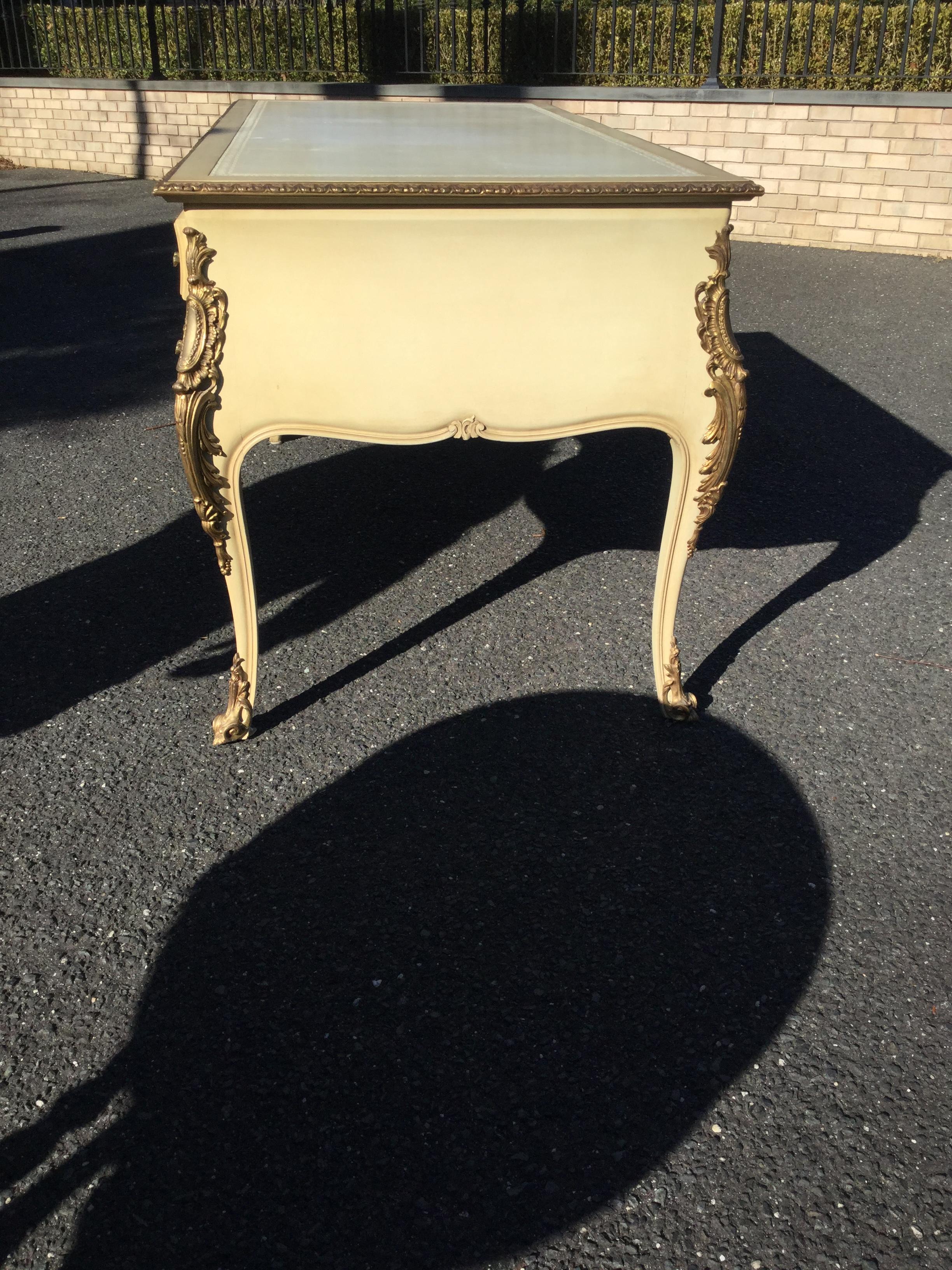 Louis XV Style Painted Writing Desk In Good Condition For Sale In Livingston, NJ