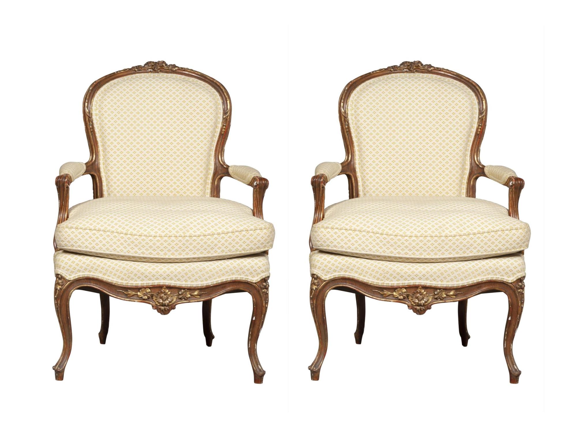 Paire de fauteuils Bergères de style Louis XV du 19ème siècle en vente 2